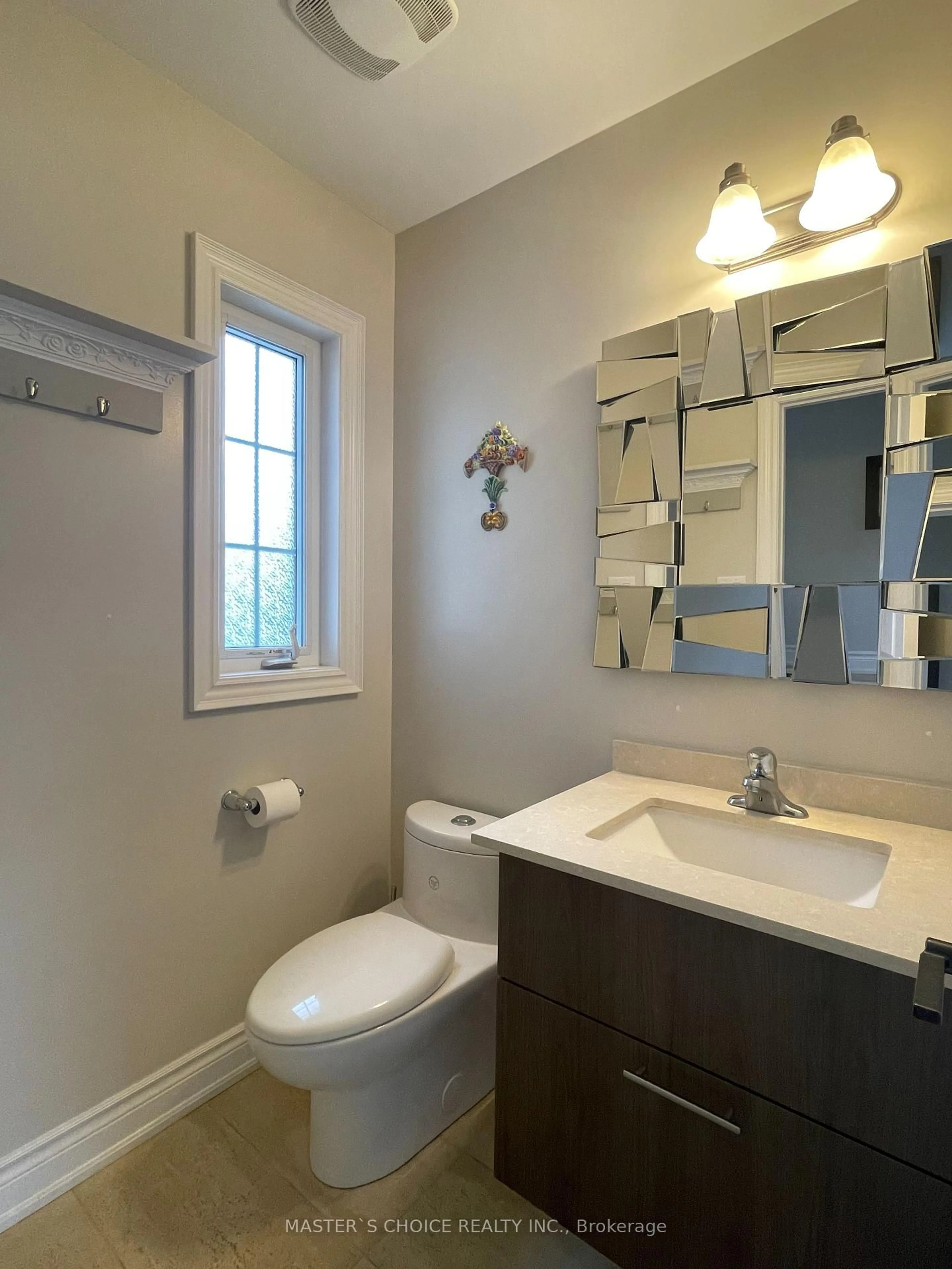 Standard bathroom, unknown for 40 Briarfield Ave, East Gwillimbury Ontario L9N 0P5