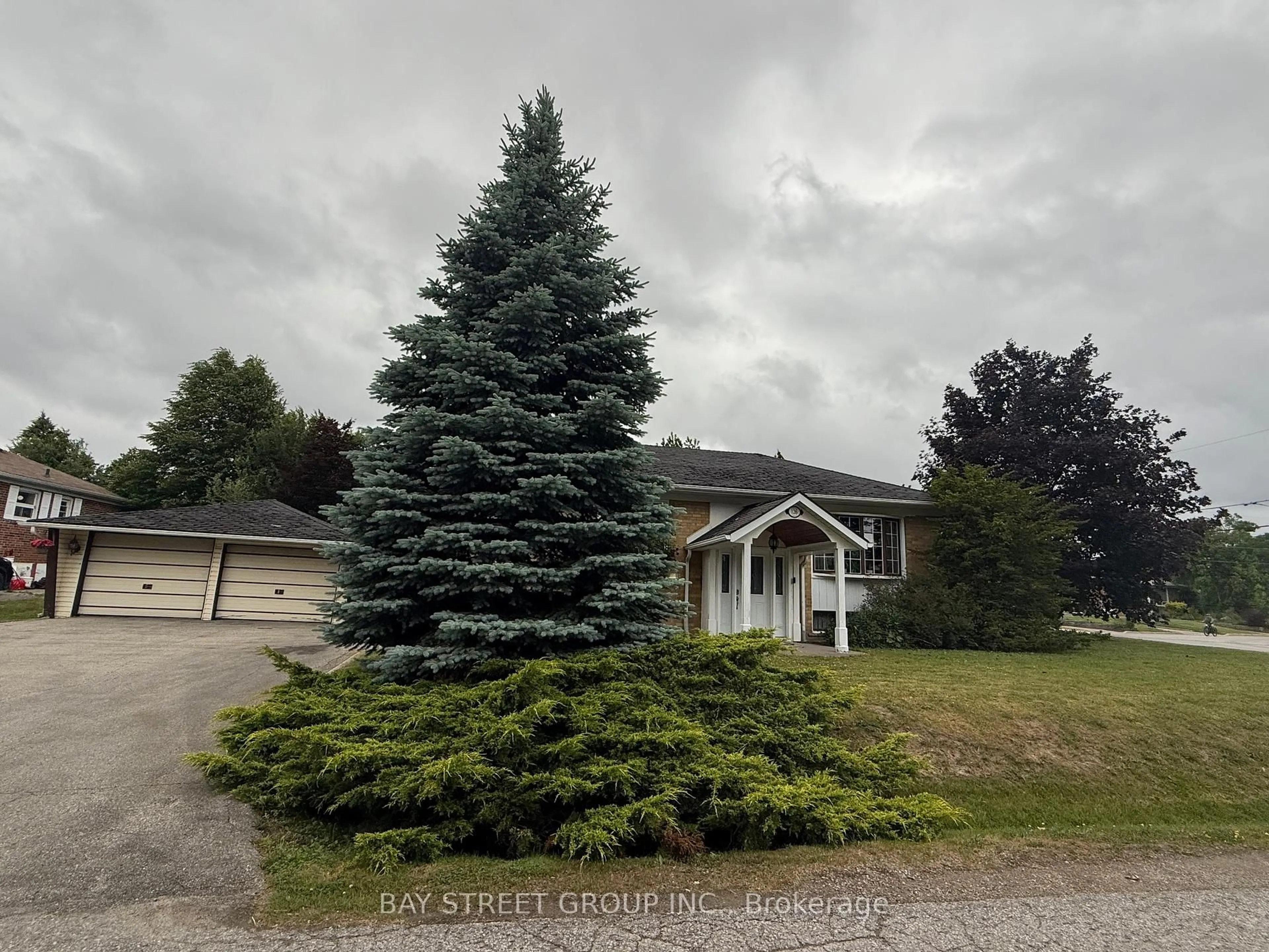 Unknown for 126 Cascade Circ, Richmond Hill Ontario L4C 3H7