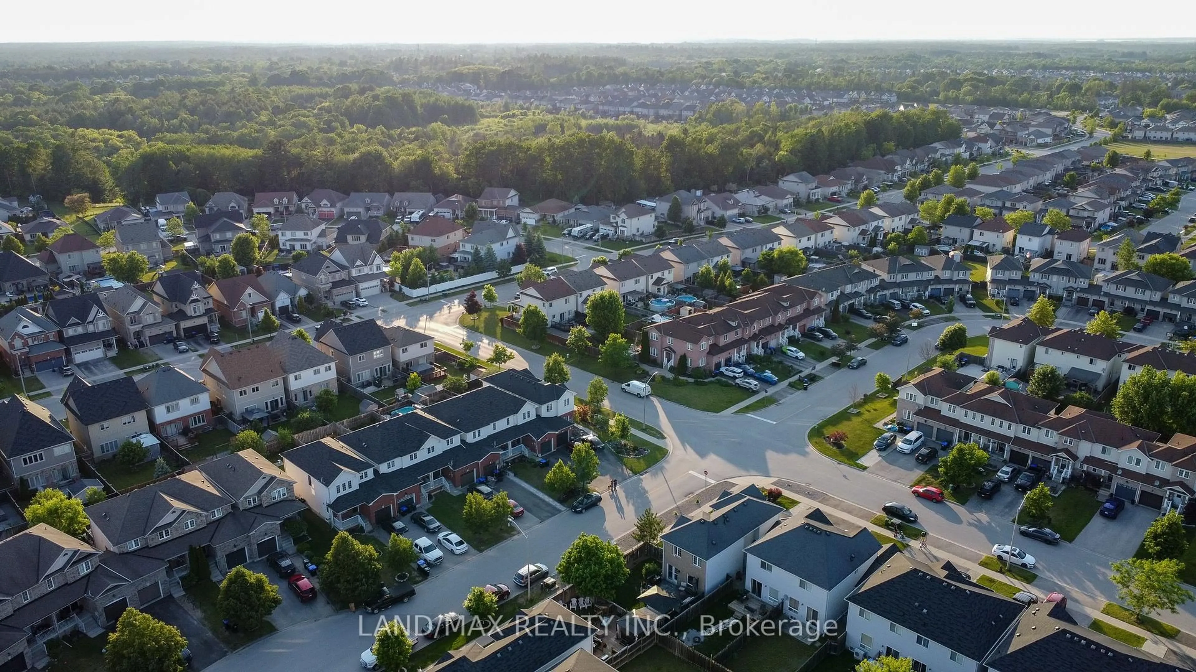 A pic from outside/outdoor area/front of a property/back of a property/a pic from drone, street for 88 Lookout St, Essa Ontario L3W 0E6