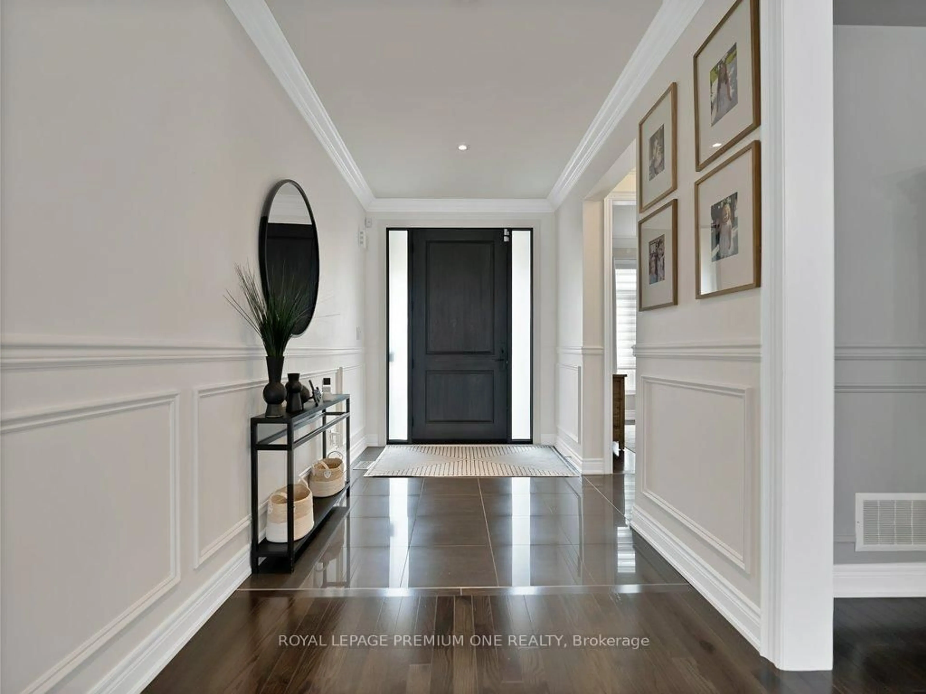 Indoor entryway for 12 Anderson Cove Tr, King Ontario L7B 0A3