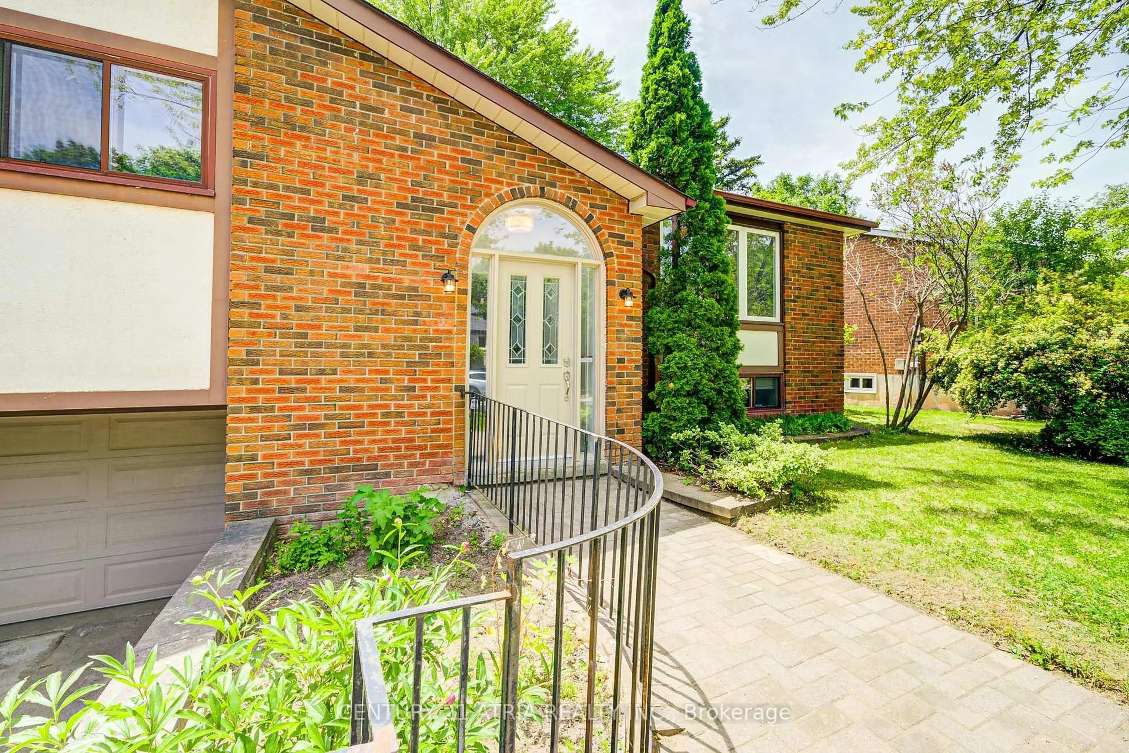 Home with brick exterior material, street for 190 Romfield Crct, Markham Ontario L3T 3J1