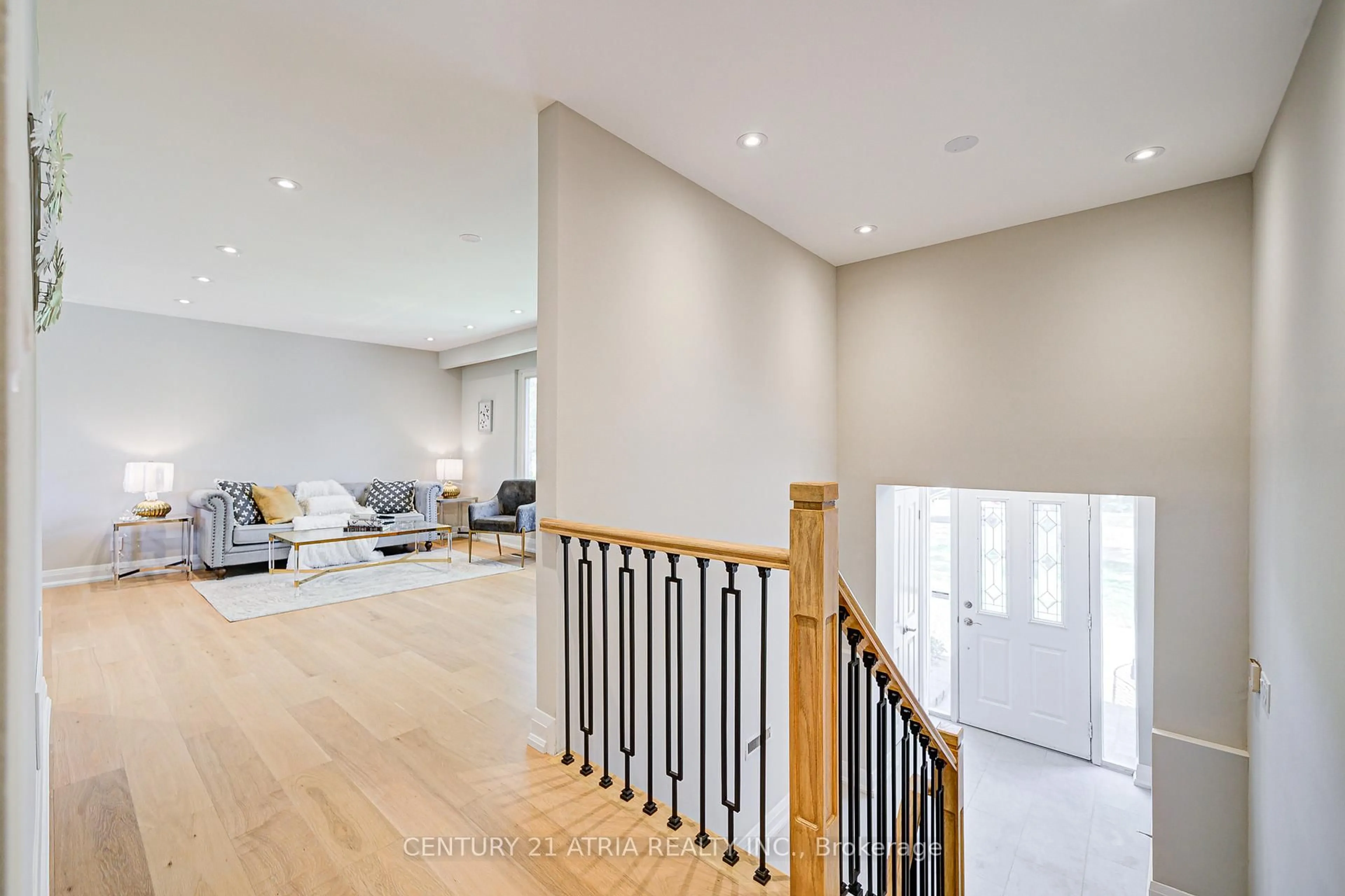 Unknown for 190 Romfield Crct, Markham Ontario L3T 3J1