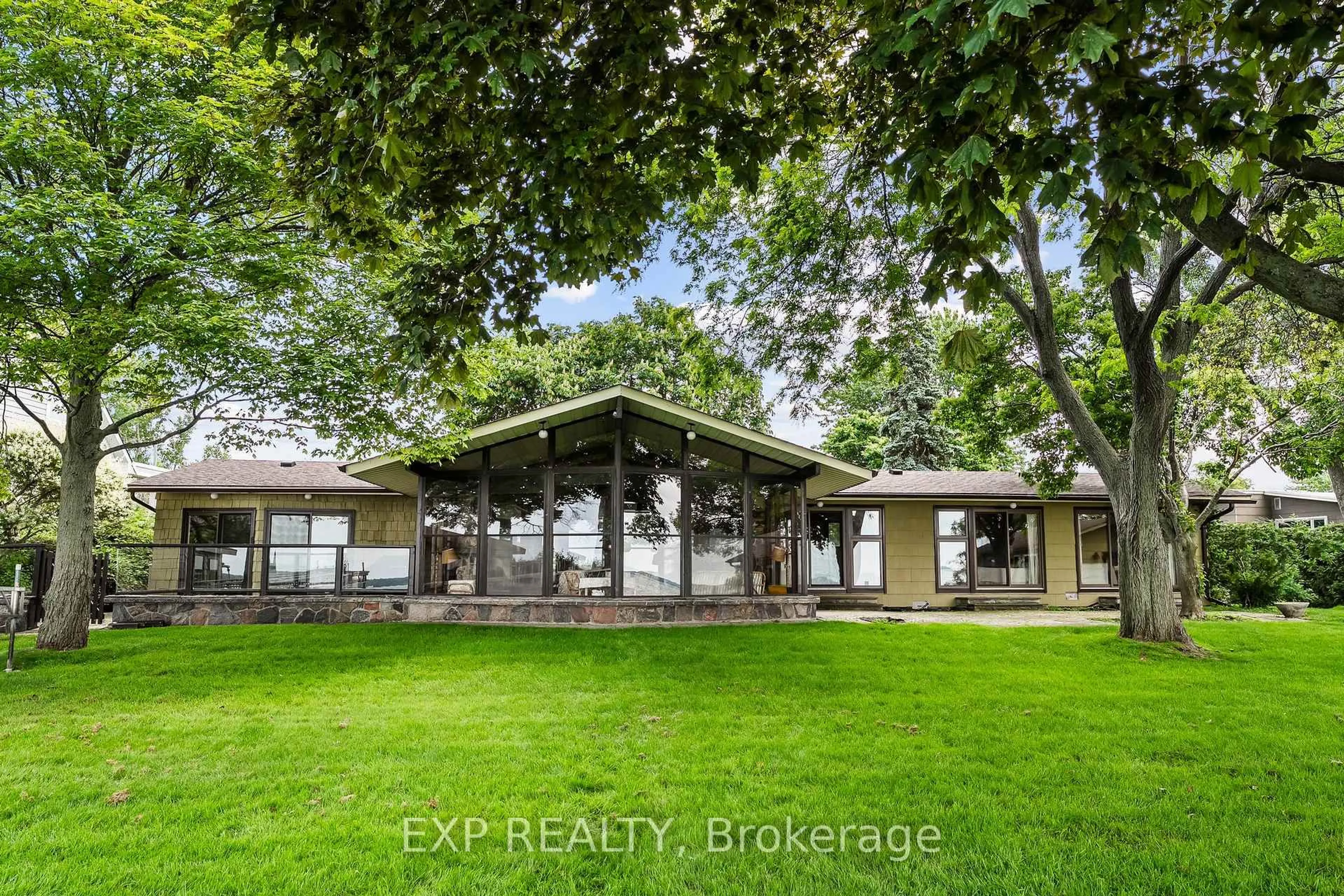A pic from outside/outdoor area/front of a property/back of a property/a pic from drone, unknown for 638 Duclos Point Rd, Georgina Ontario L0E 1N0