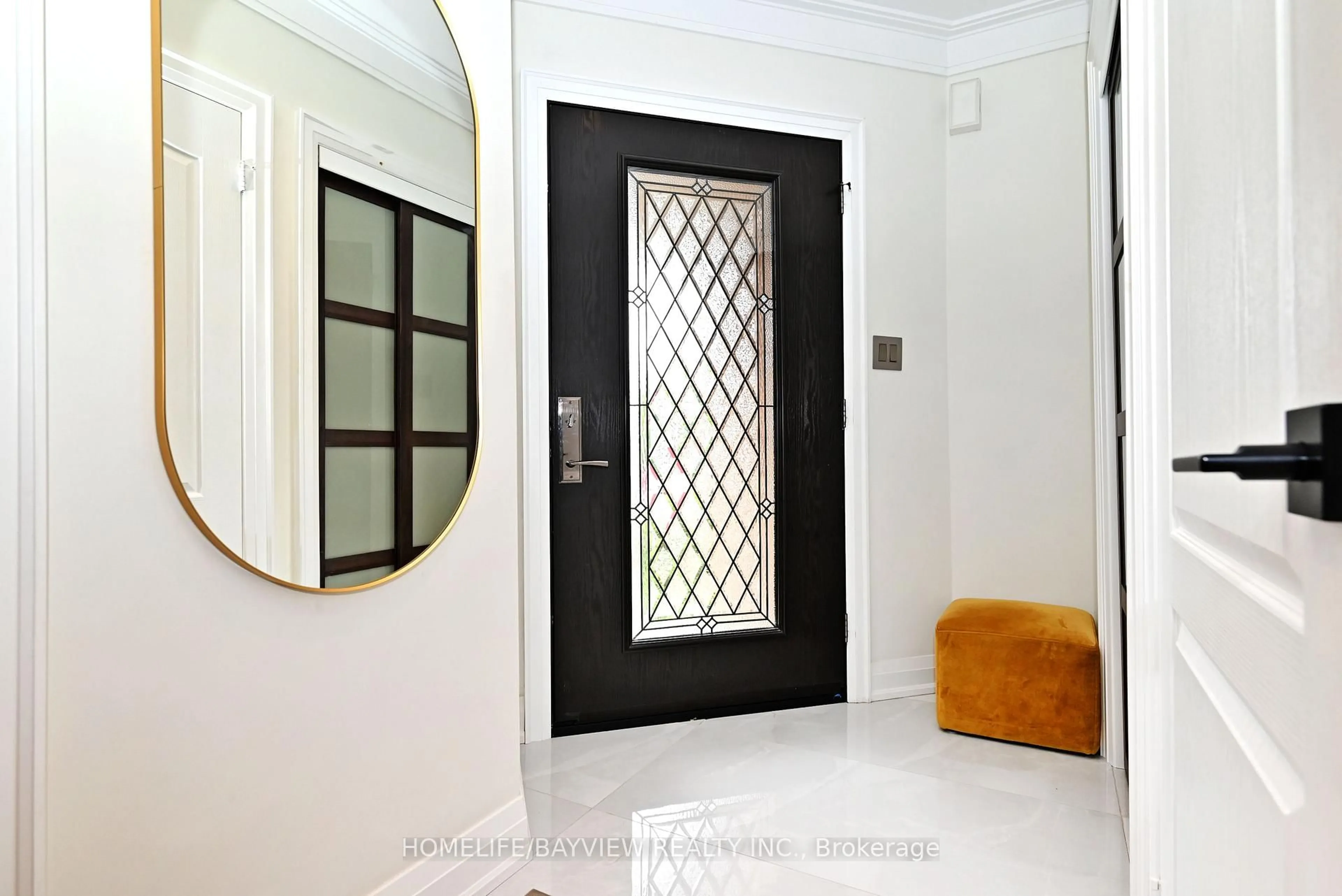 Indoor entryway for 48 Sweet Water Cres, Richmond Hill Ontario L4S 2B2