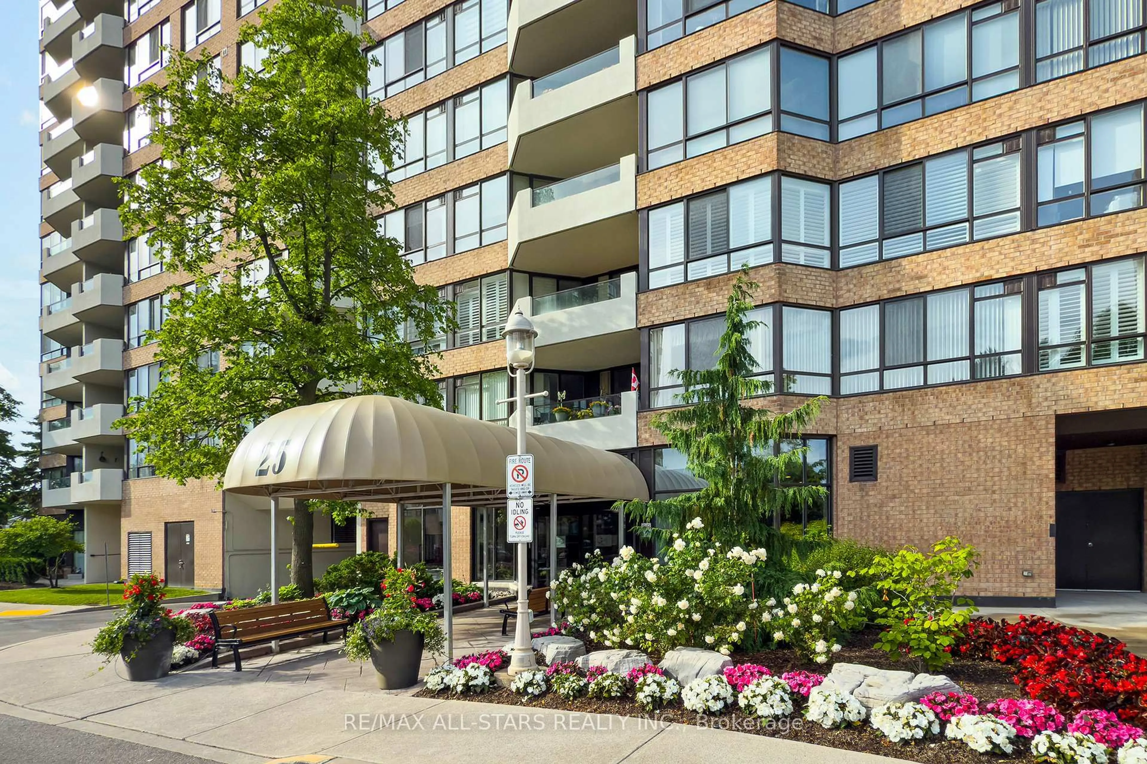 Patio, unknown for 25 Austin Dr #822, Markham Ontario L3R 8H4