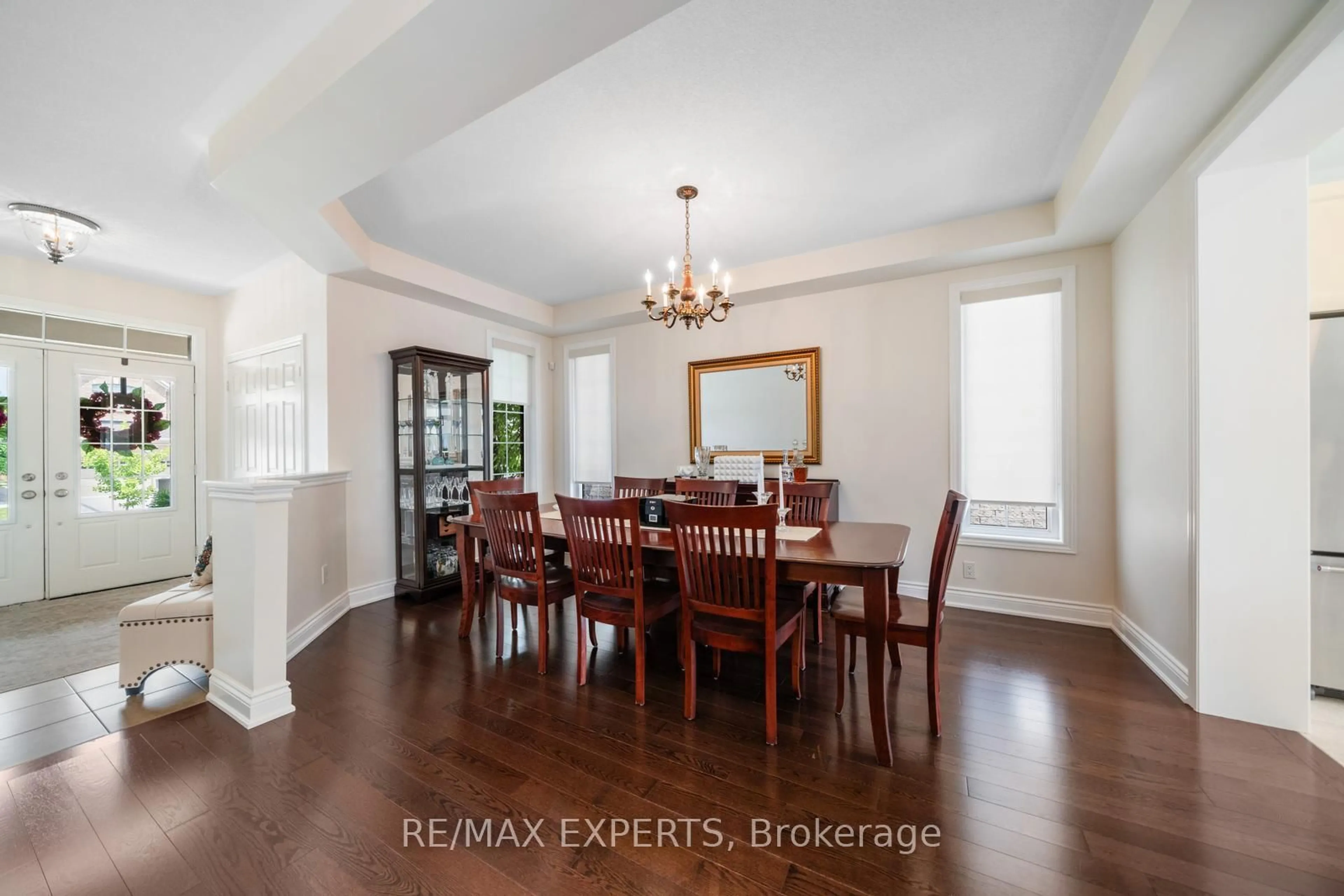 Dining room, wood/laminate floor for 174 Sharpe Cres, New Tecumseth Ontario L0G 1W0