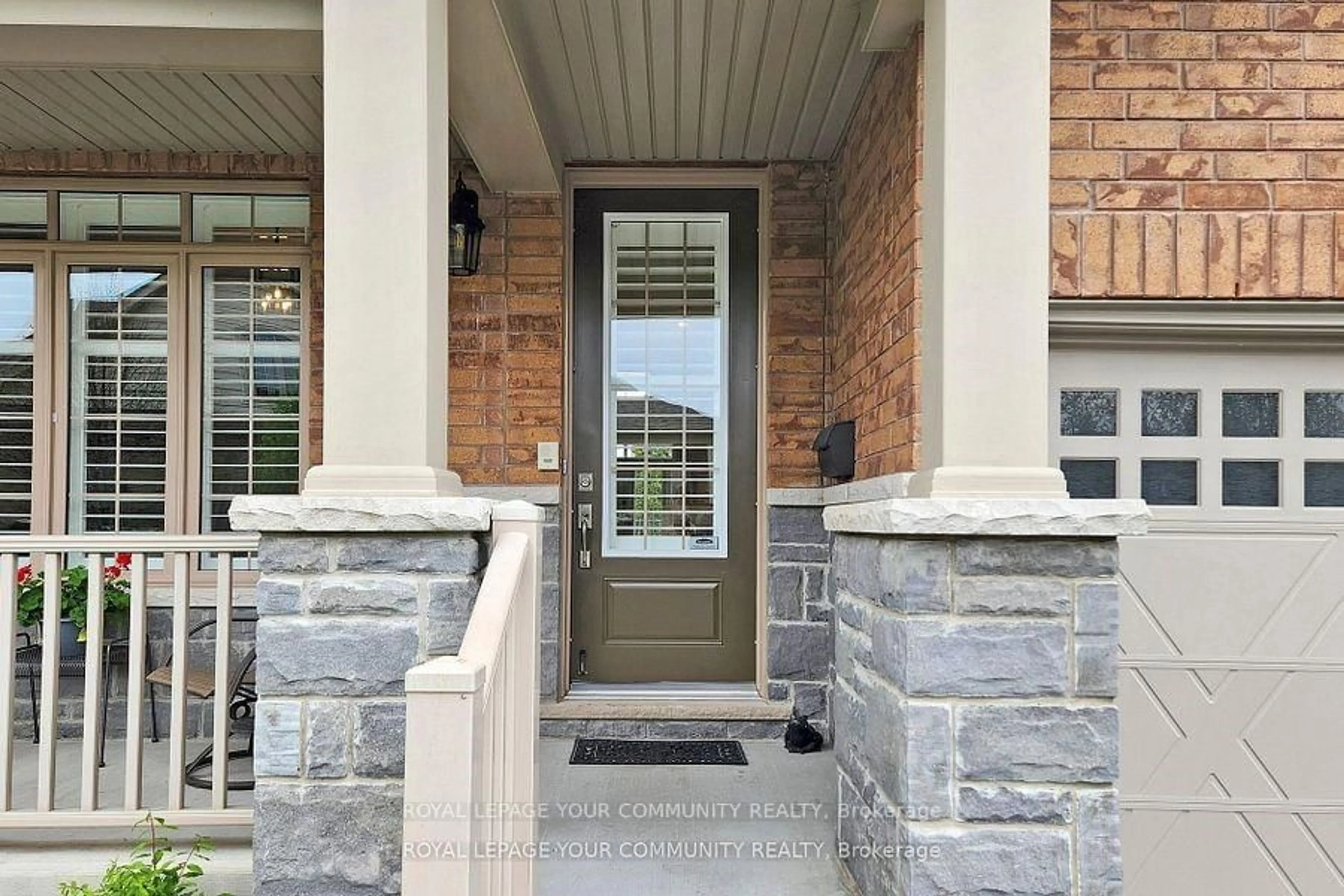 Indoor entryway for 9 Bill Knowles St, Uxbridge Ontario L9P 0E5