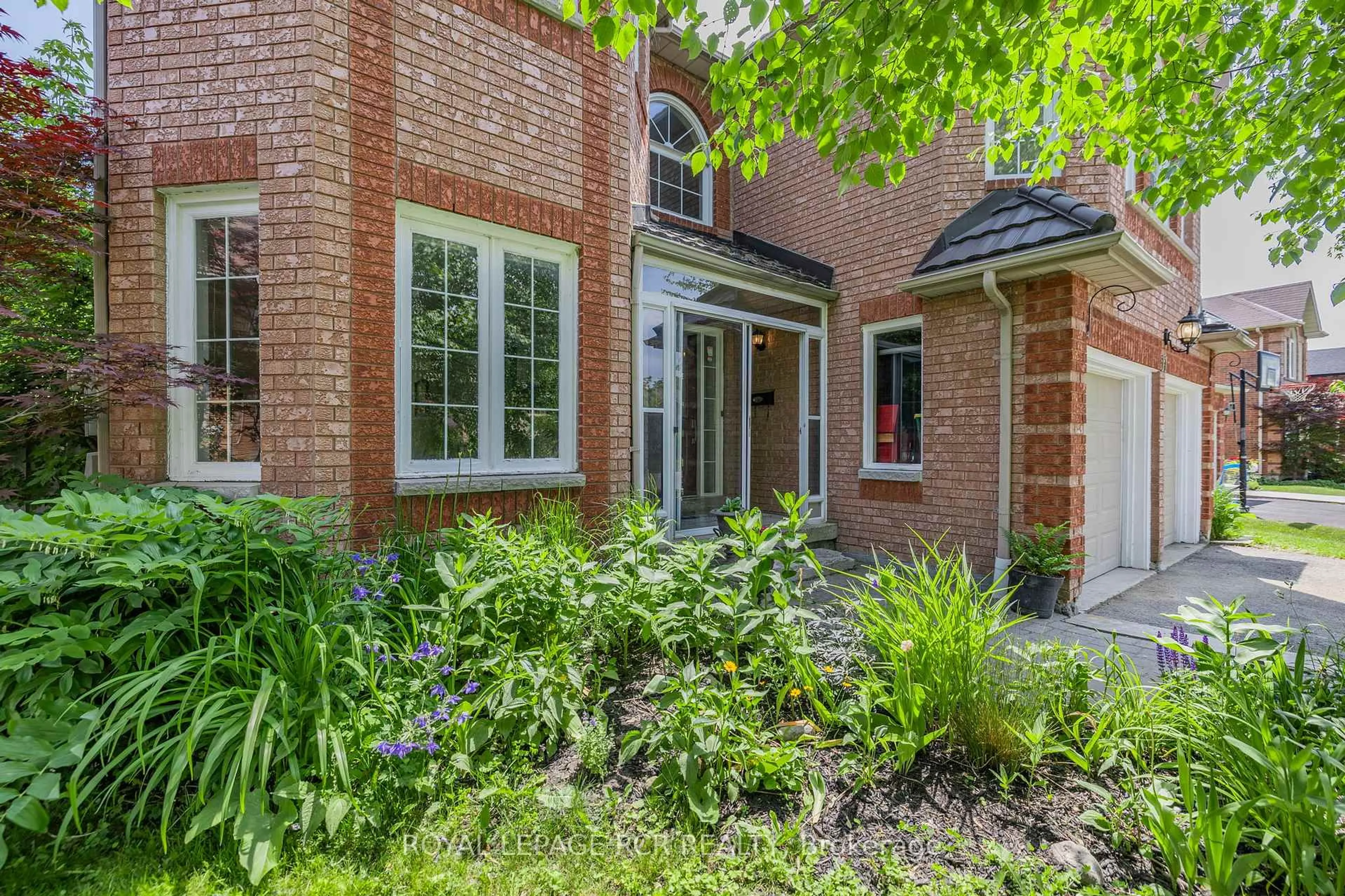 Home with brick exterior material, street for 11 Litner Cres, Georgina Ontario L4P 3V1