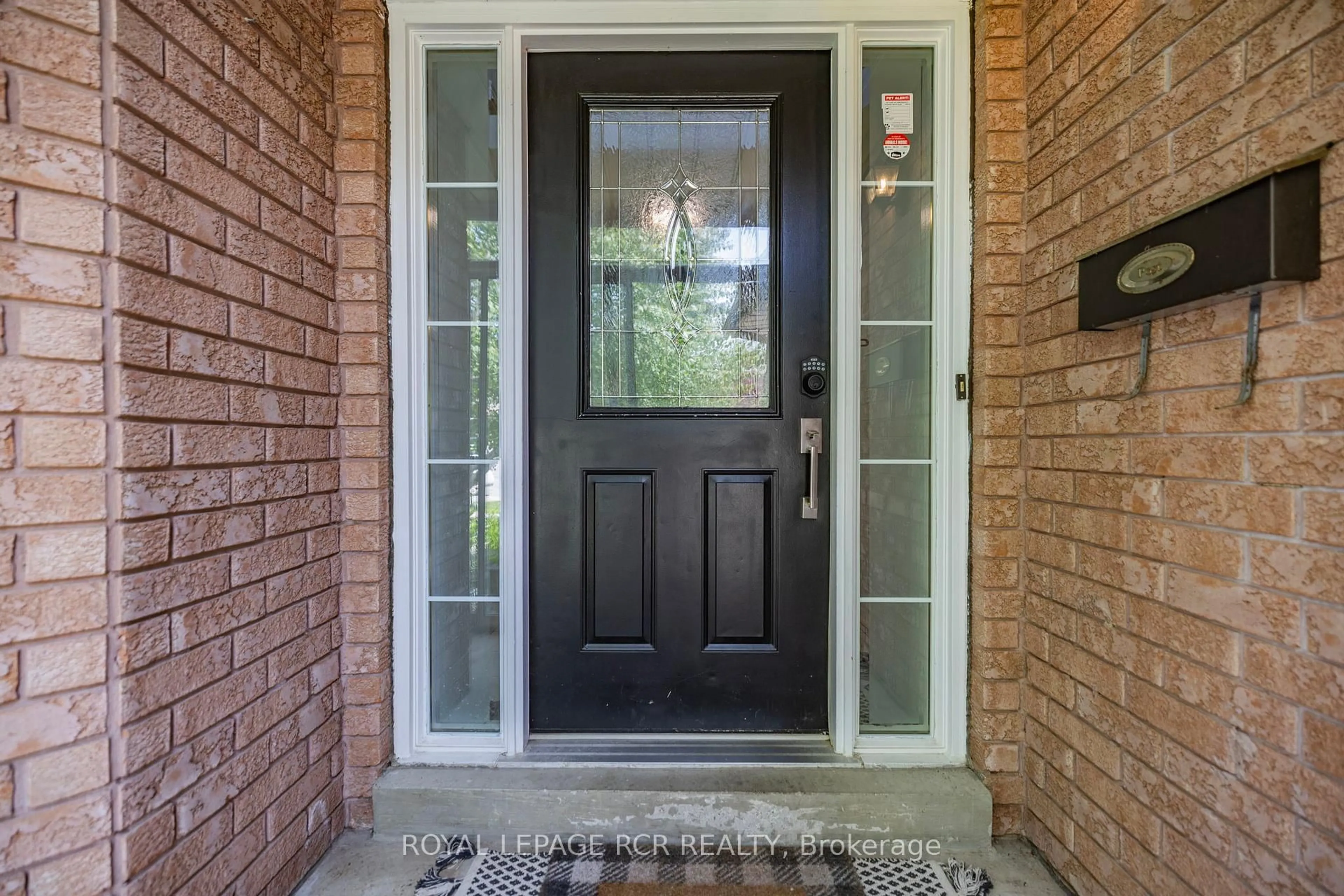 Indoor entryway for 11 Litner Cres, Georgina Ontario L4P 3V1