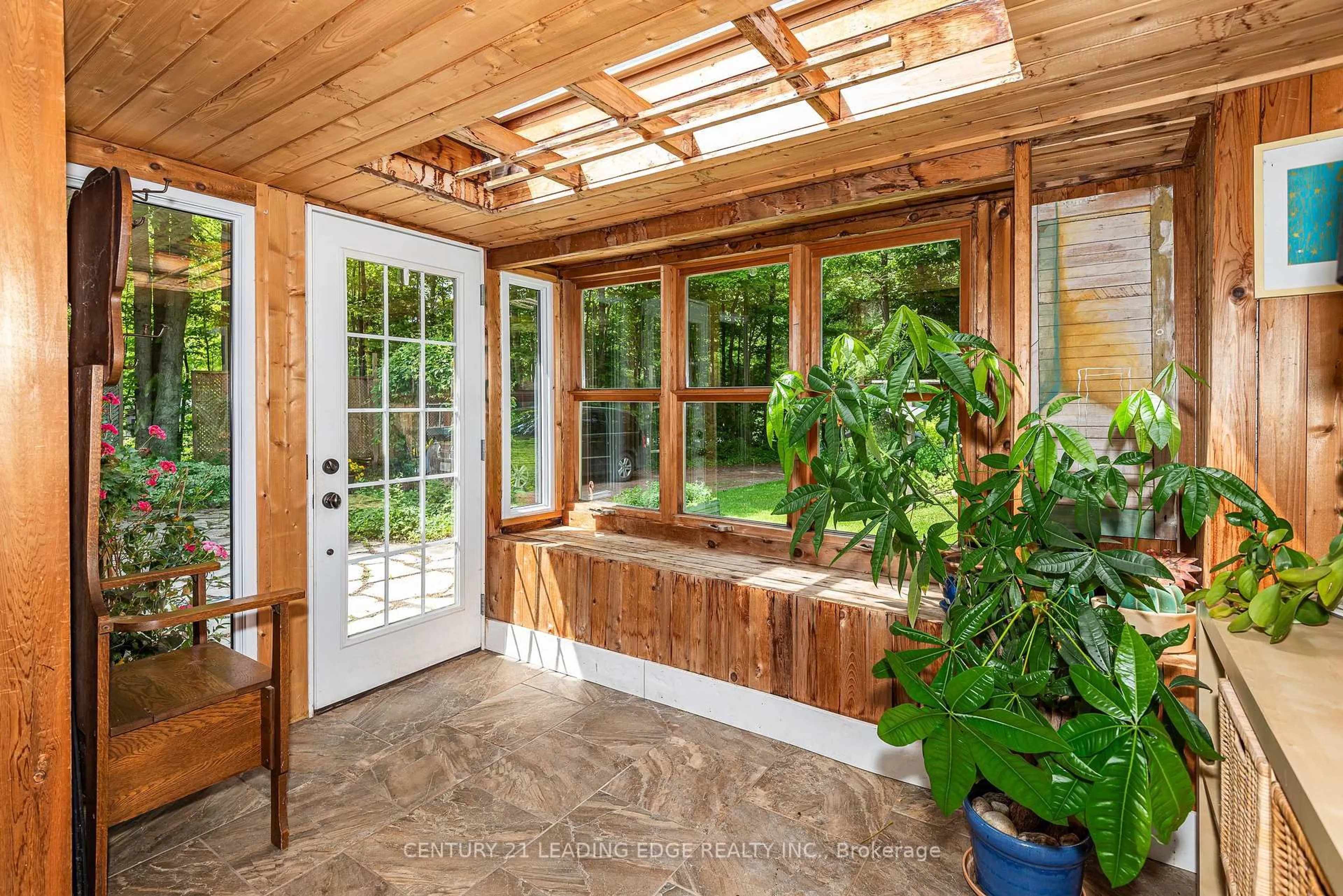 Indoor entryway for 16675 Ninth Line, Whitchurch-Stouffville Ontario L4A 3P1