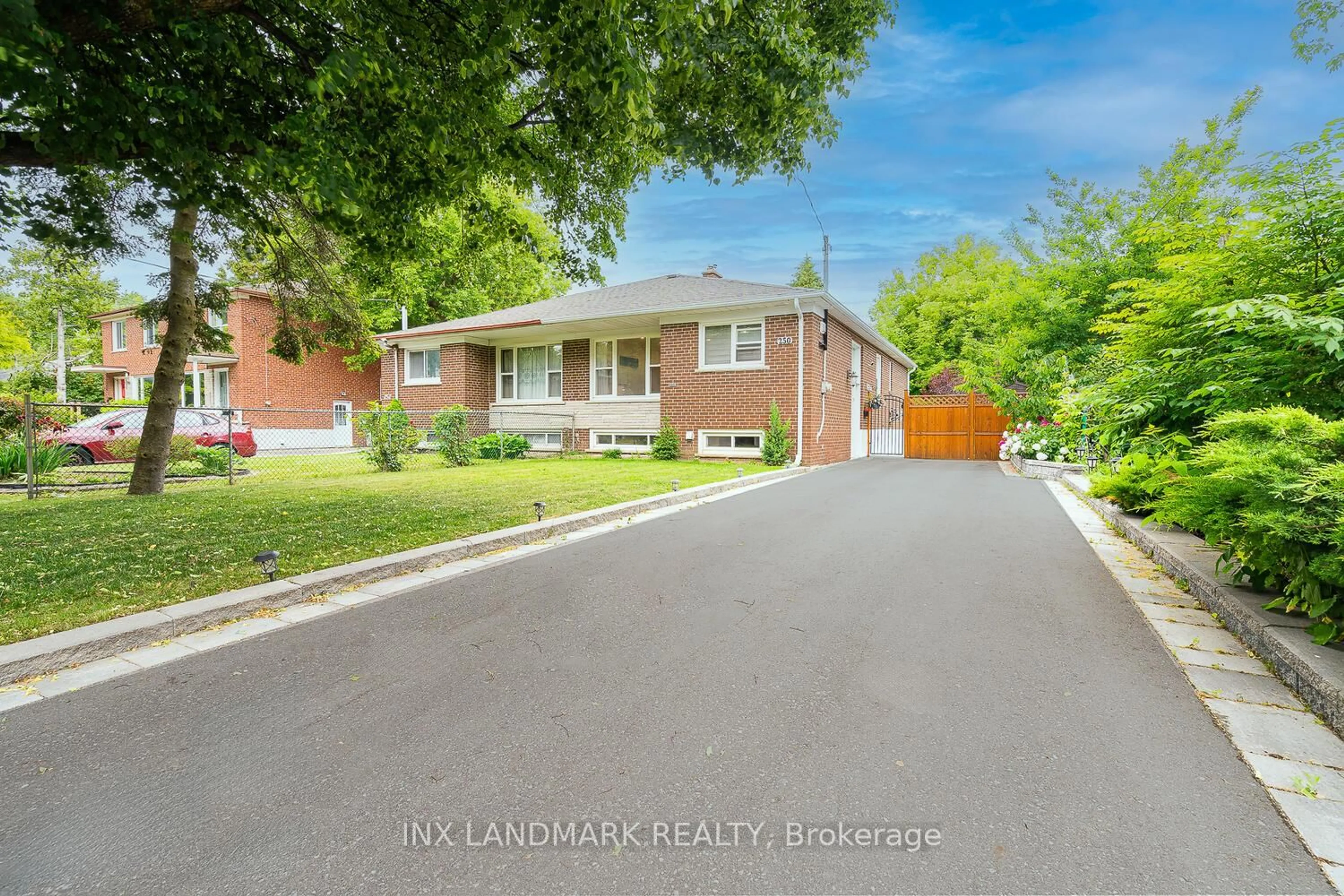Home with brick exterior material, street for 250 Zelda Cres, Richmond Hill Ontario L4C 2Y5