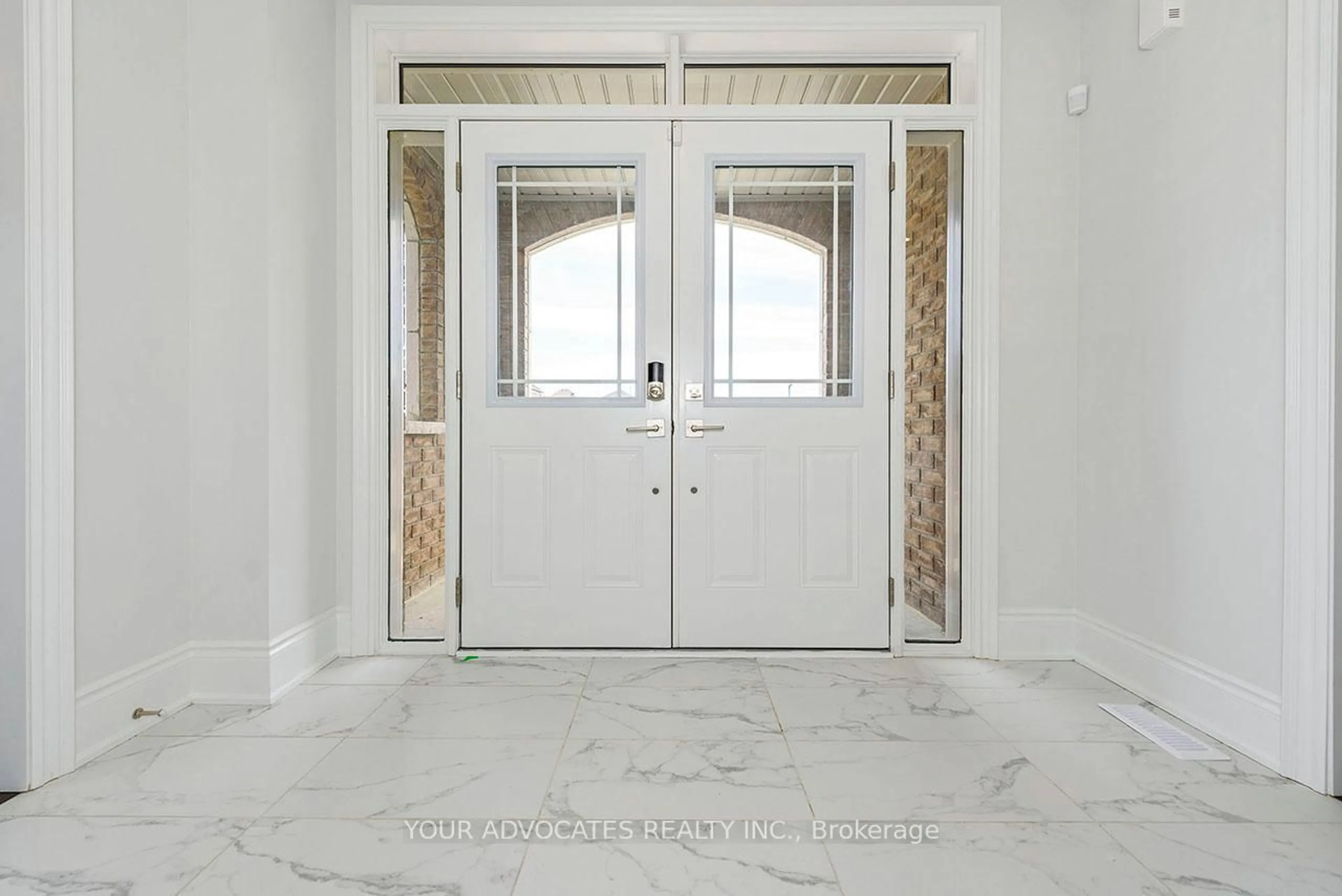 Indoor entryway for 1 Cunningham Dr, Bradford West Gwillimbury Ontario L0G 1B0