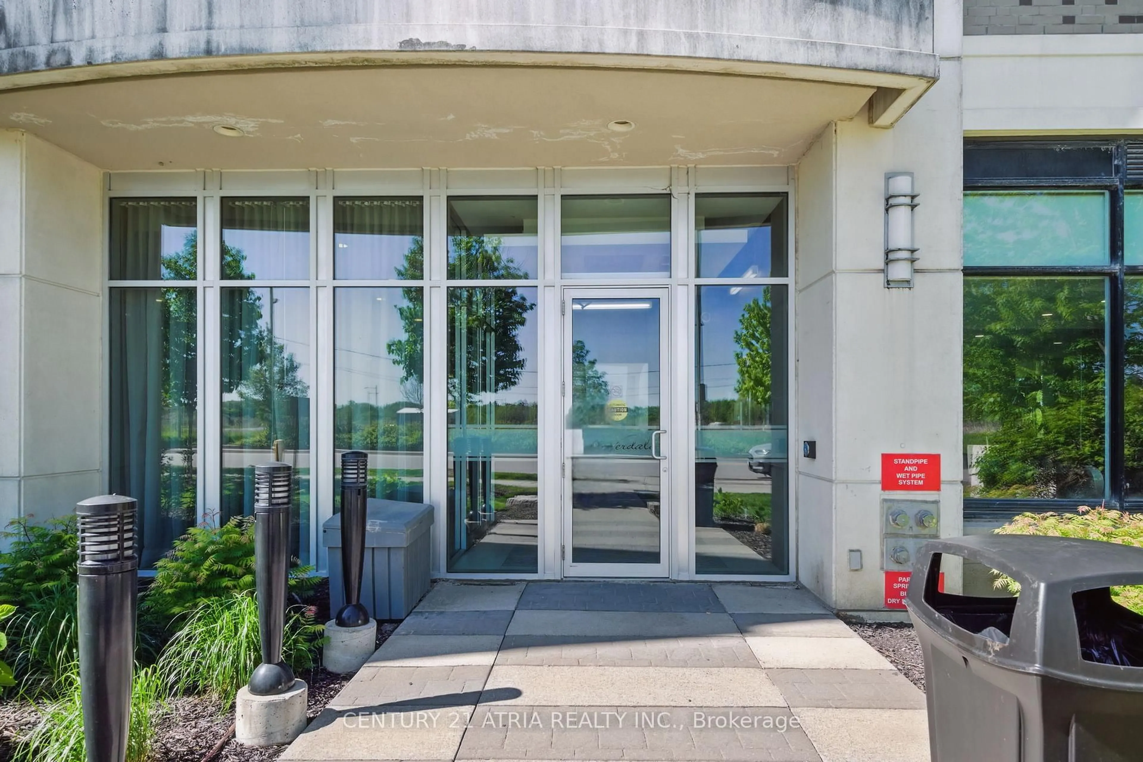 Indoor foyer for 111 Upper Duke Cres #502, Markham Ontario L6G 0B6
