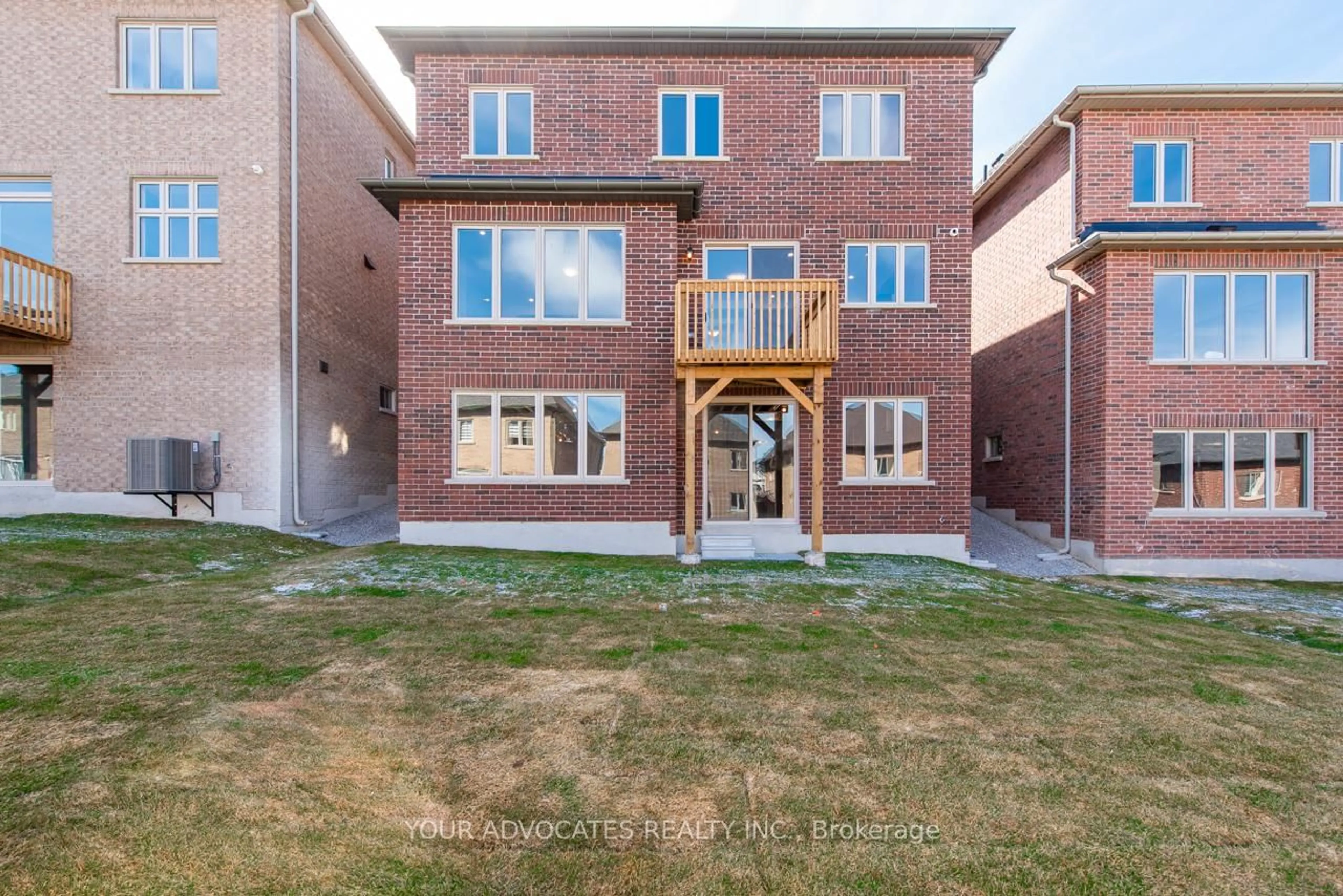 Home with brick exterior material, building for 142 Rowe St, Bradford West Gwillimbury Ontario L3Z 4M9