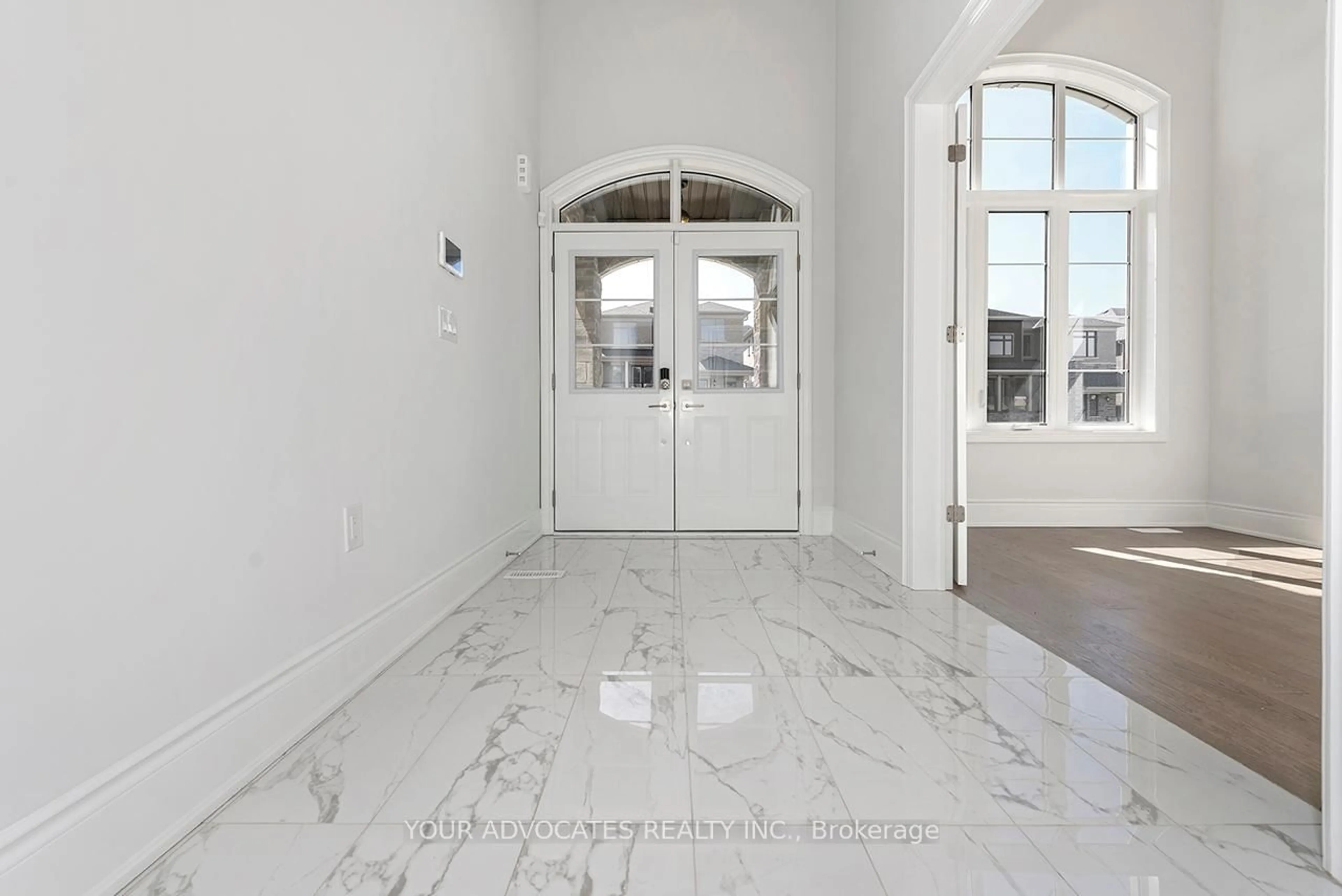 Indoor entryway for 142 Rowe St, Bradford West Gwillimbury Ontario L3Z 4M9