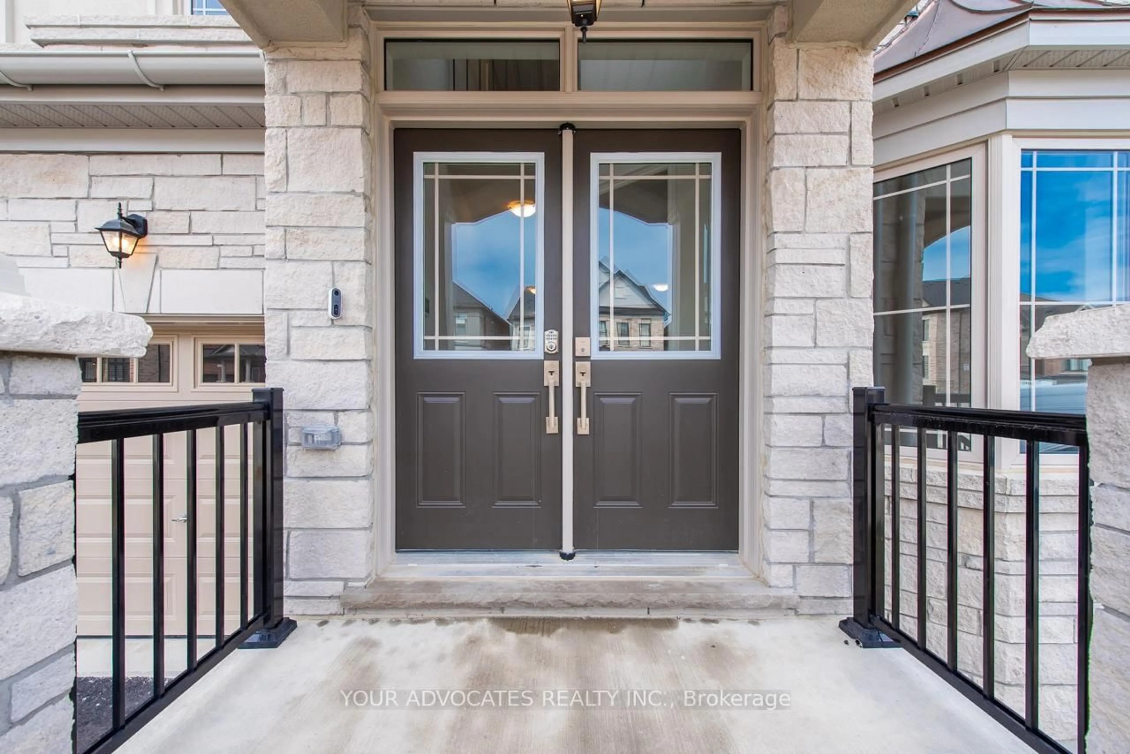 Indoor entryway for 29 Plank Rd, Bradford West Gwillimbury Ontario L3Z 4N3