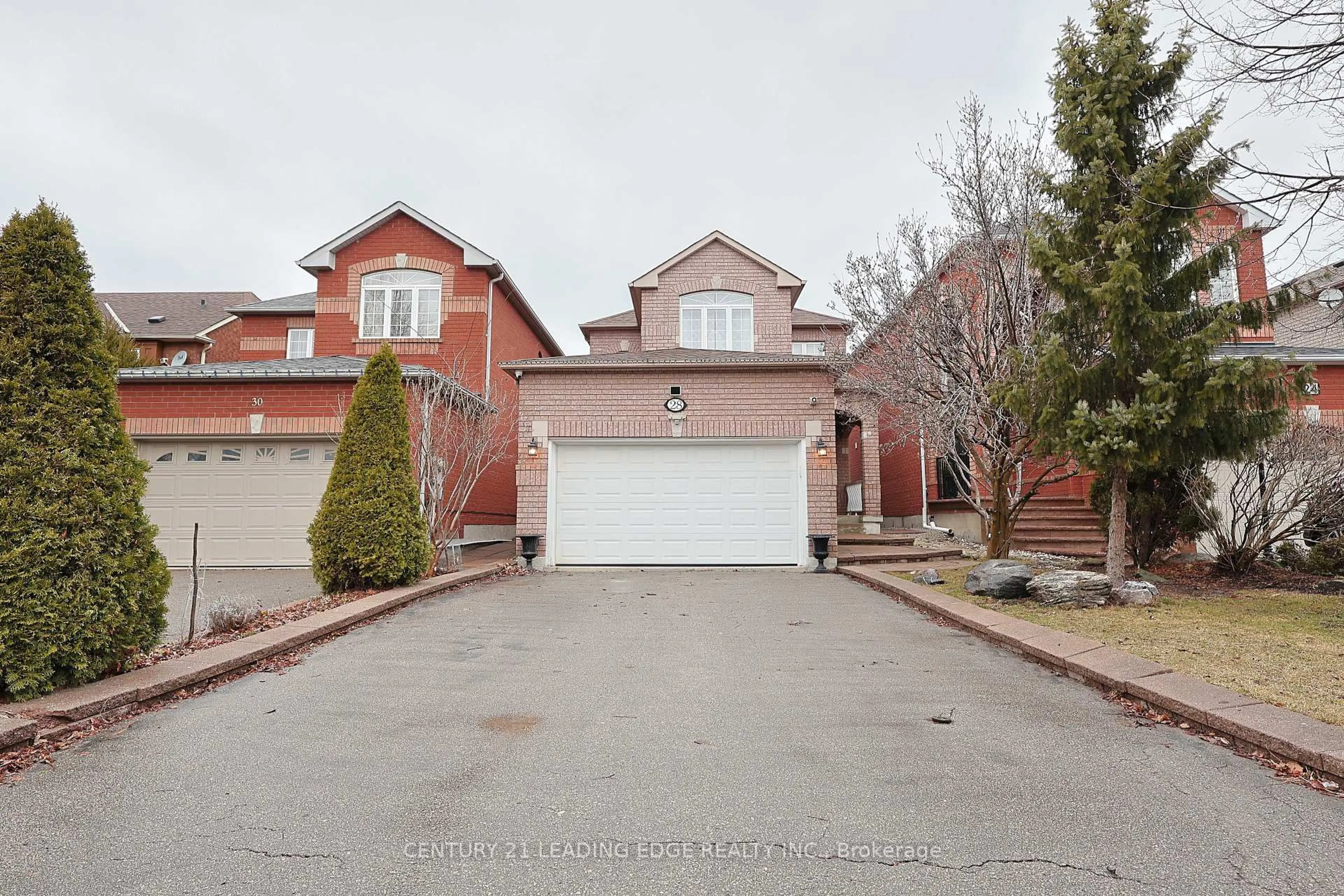 A pic from outside/outdoor area/front of a property/back of a property/a pic from drone, street for 28 Sylwood Cres, Vaughan Ontario L6A 2R1