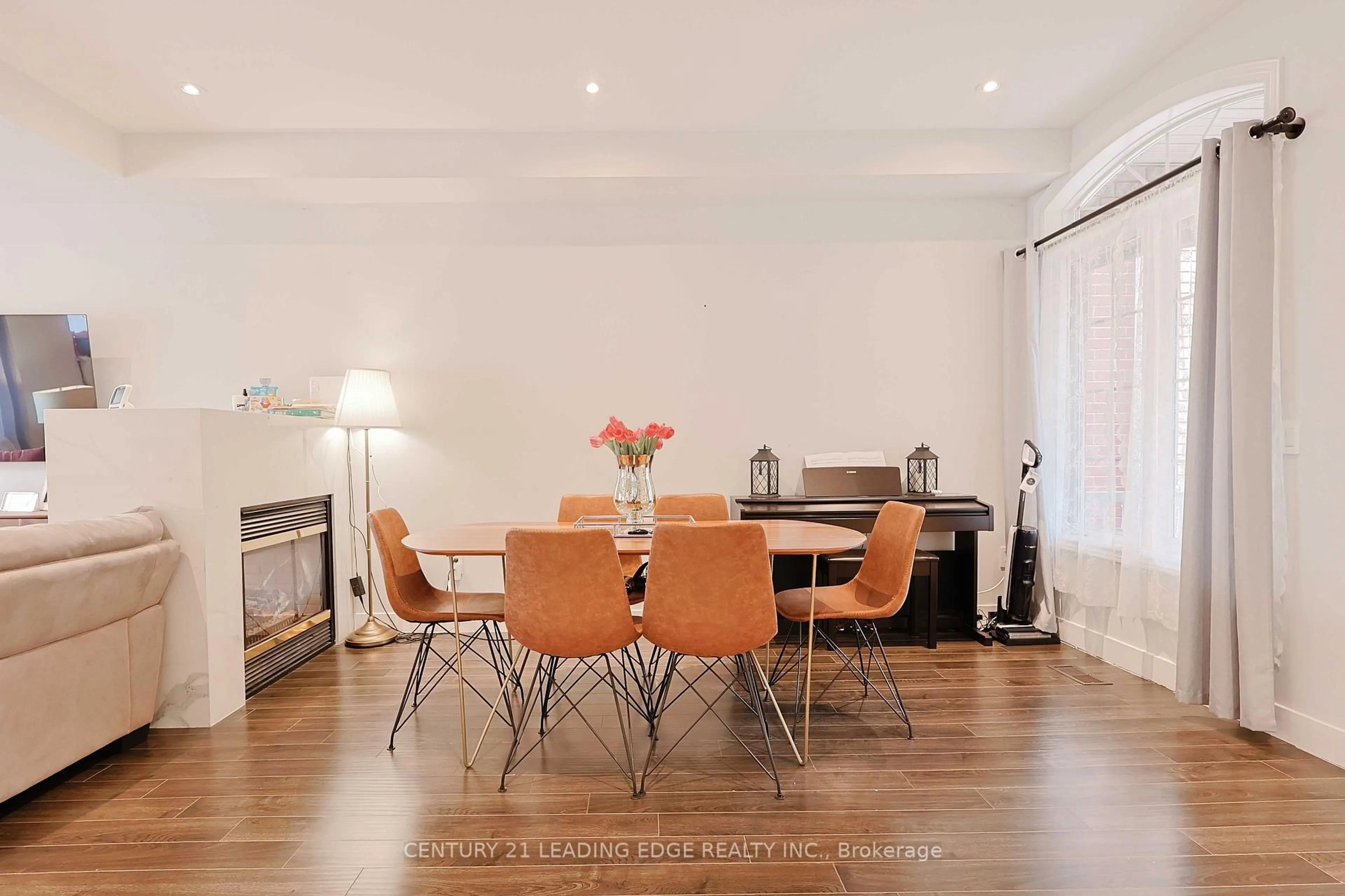 Dining room, wood/laminate floor for 28 Sylwood Cres, Vaughan Ontario L6A 2R1