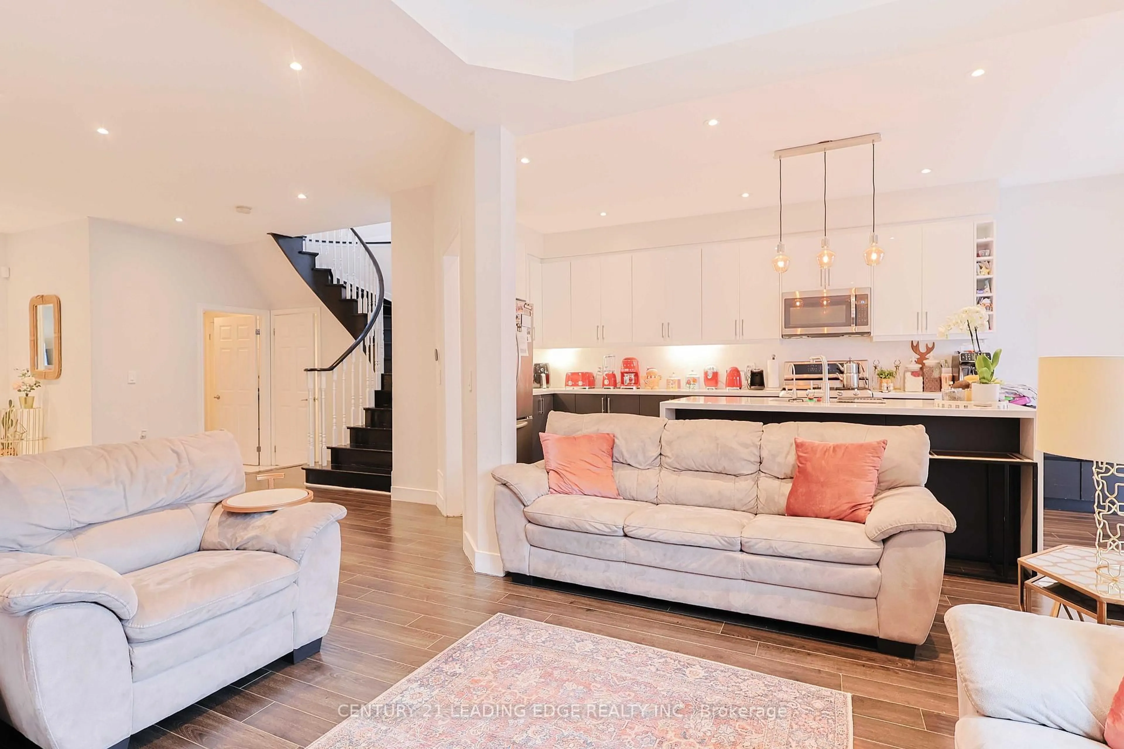 Living room with furniture, unknown for 28 Sylwood Cres, Vaughan Ontario L6A 2R1