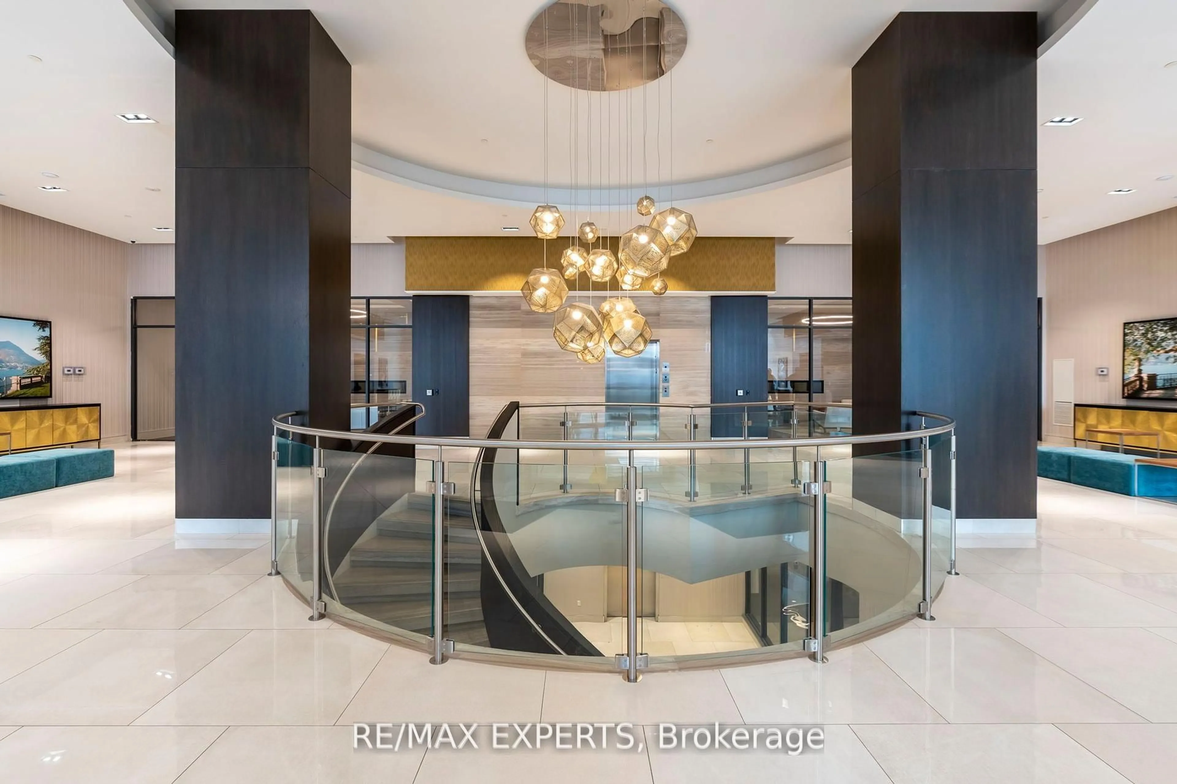 Indoor foyer for 9000 Jane St #1512, Vaughan Ontario L4K 0M6