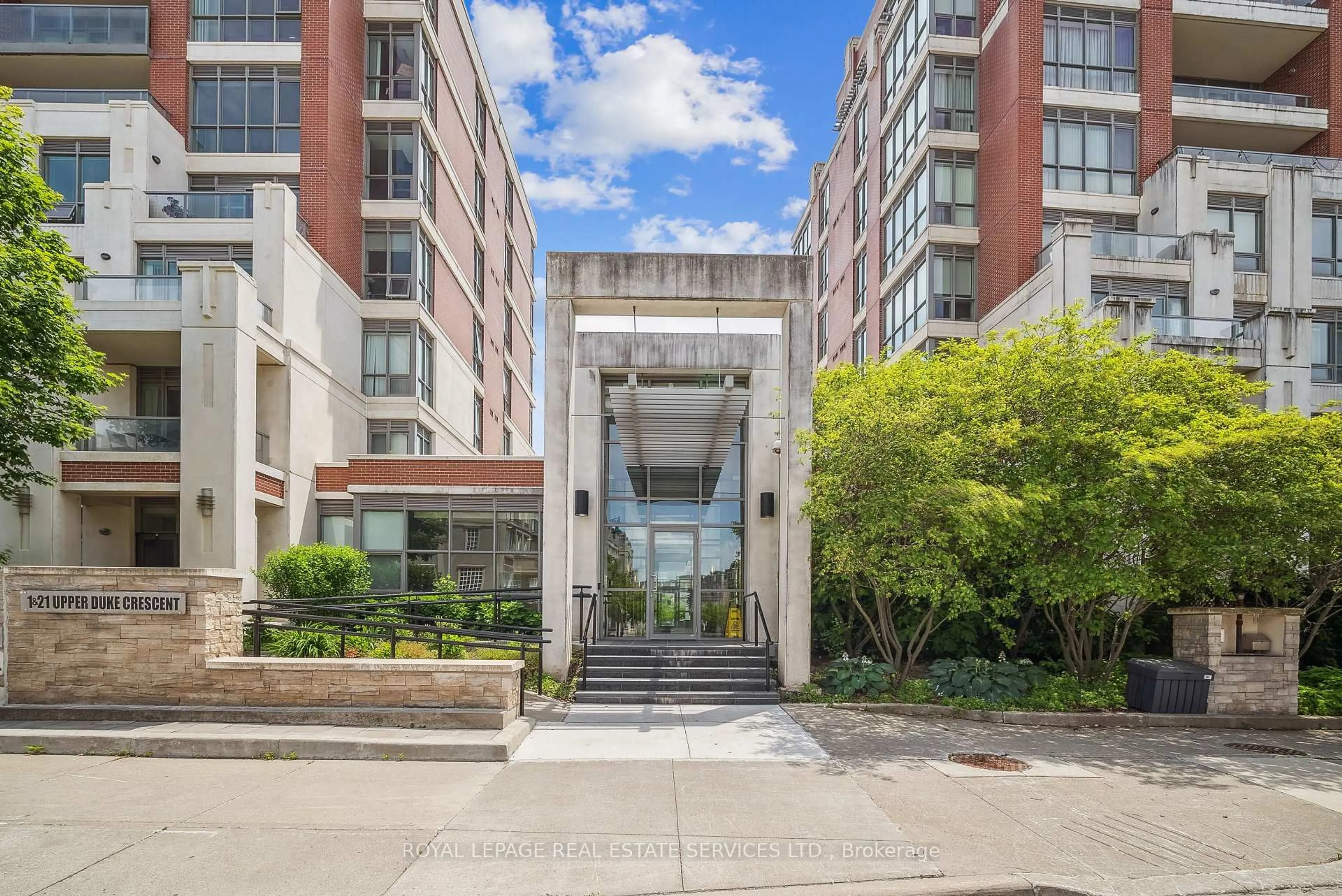 Indoor foyer for 21 Upper Duke Cres #511, Markham Ontario L6G 0B7