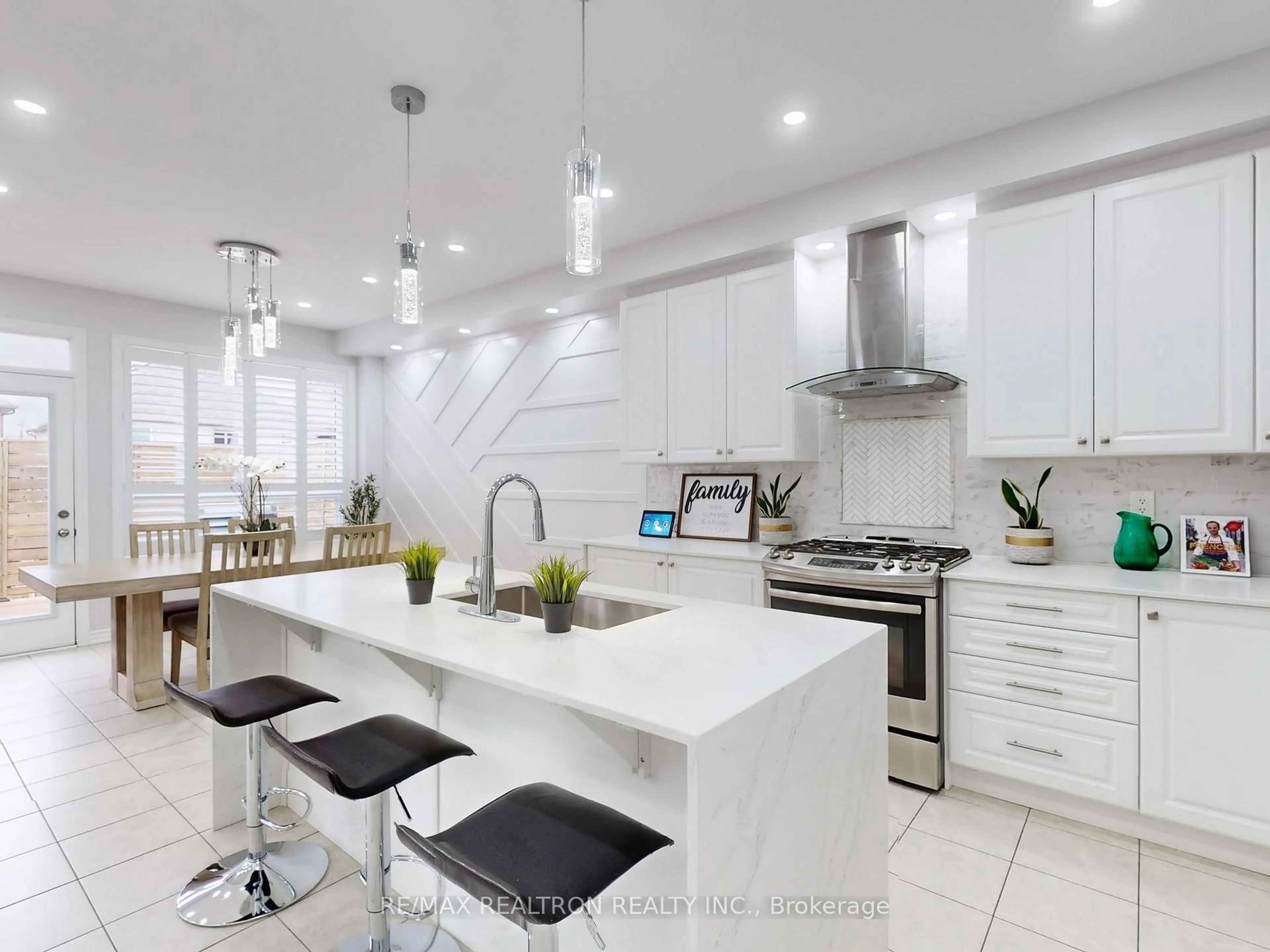 Open concept kitchen, ceramic/tile floor for 59 Lampkin St, Georgina Ontario L0E 1R0