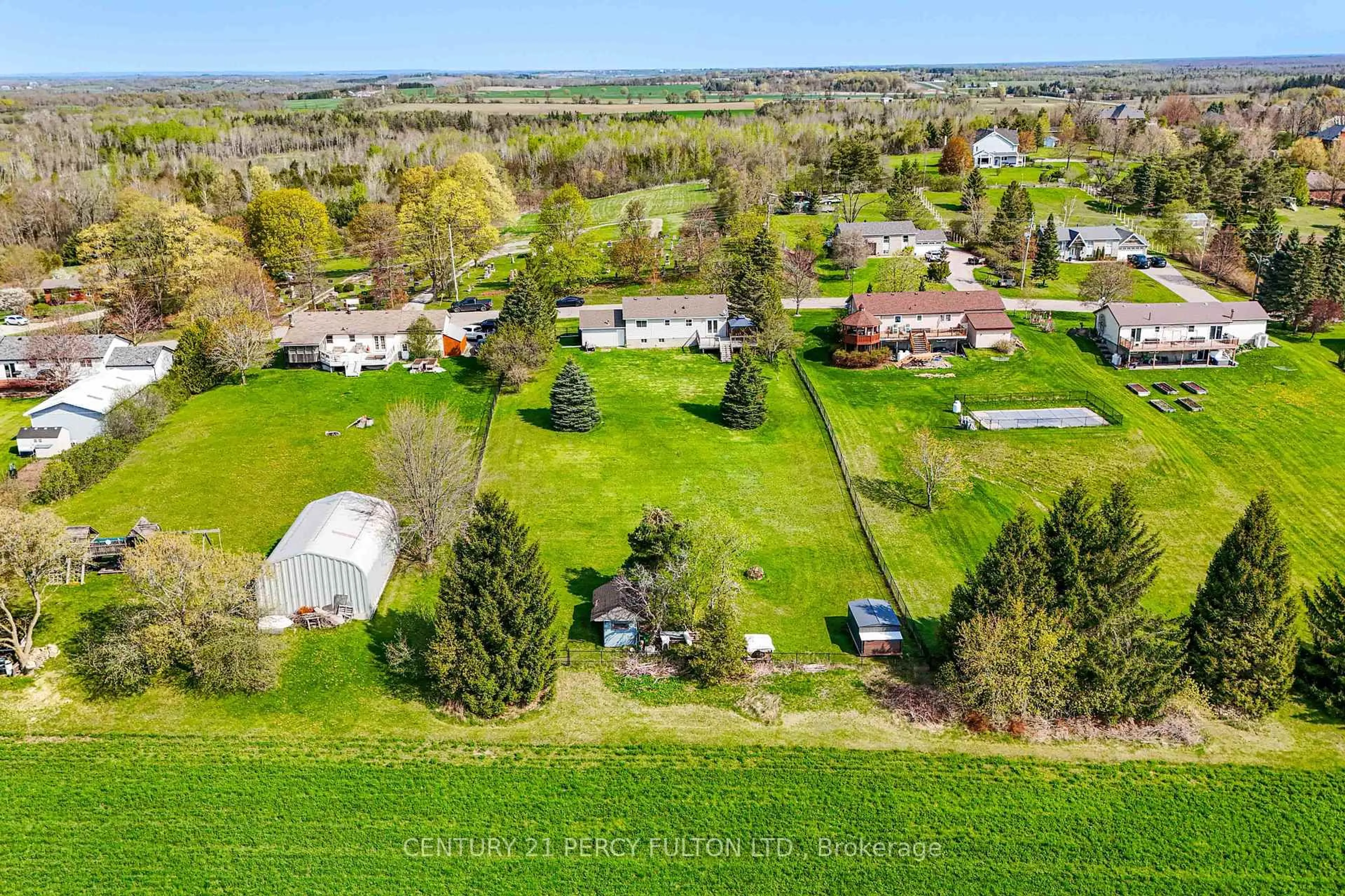 A pic from outside/outdoor area/front of a property/back of a property/a pic from drone, unknown for 265 Zephyr Rd, Uxbridge Ontario L0E 1T0
