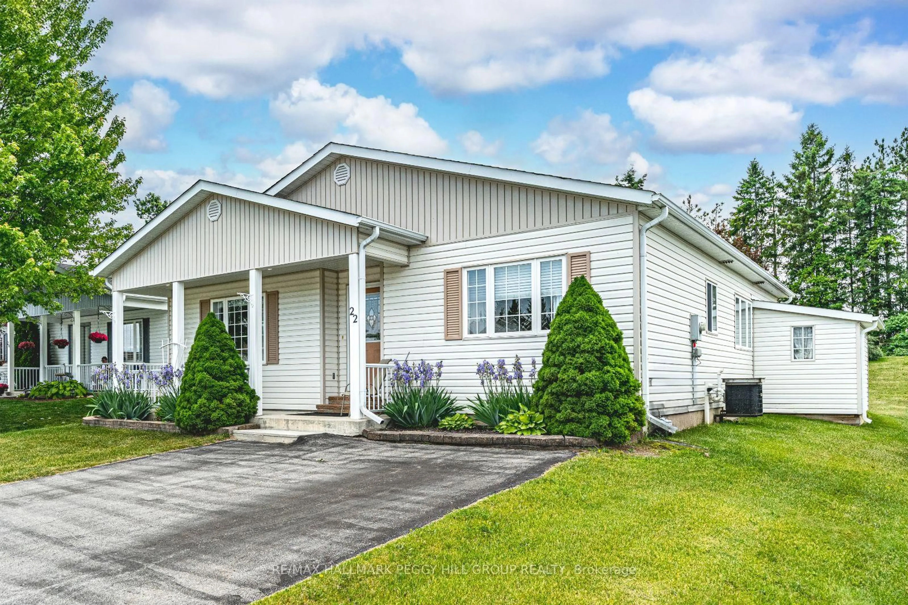 Home with vinyl exterior material, street for 22 Trellis Lane, Innisfil Ontario L9S 0A1