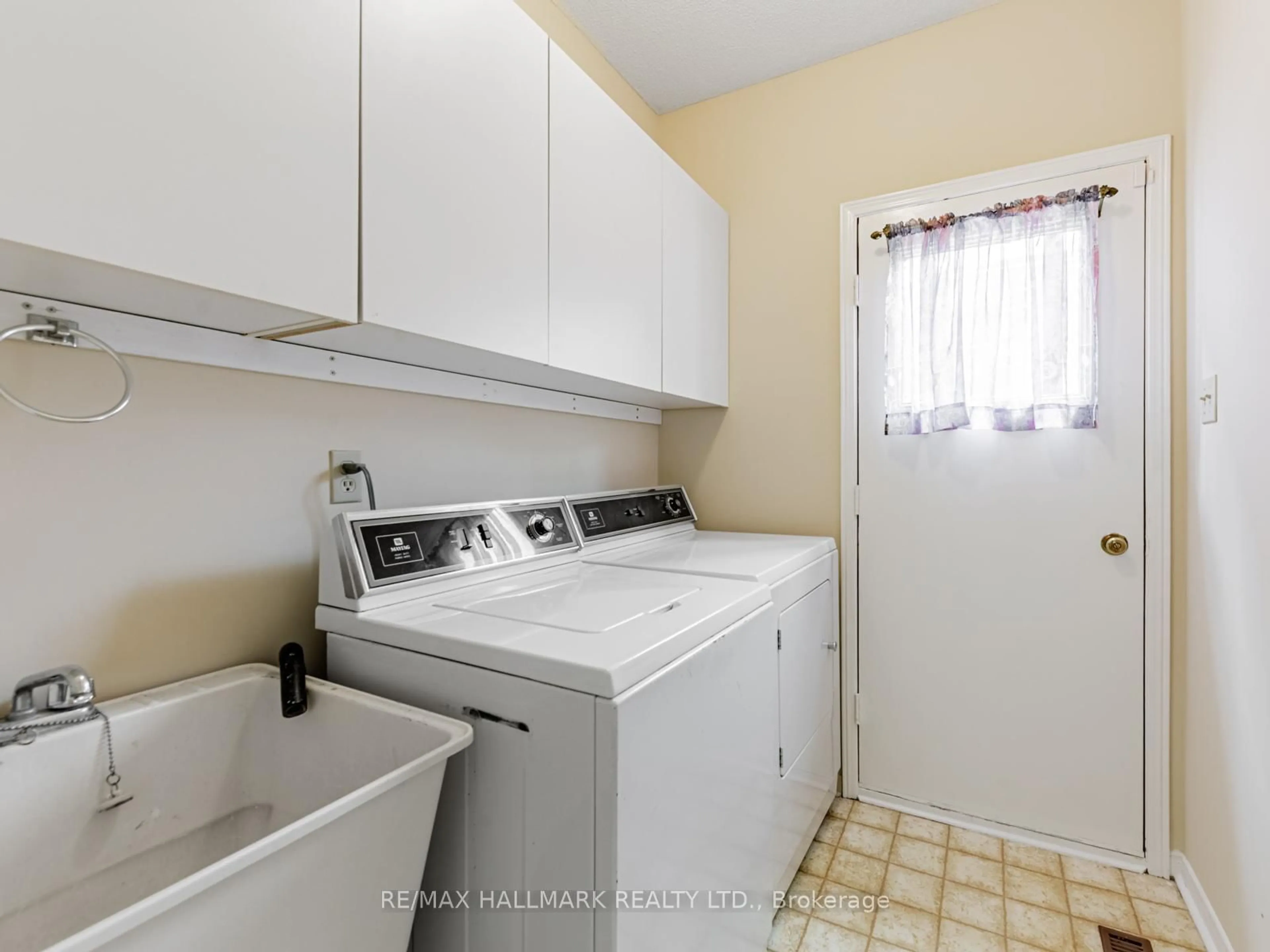 Laundry room for 87 Nightstar Dr, Richmond Hill Ontario L4C 8H5