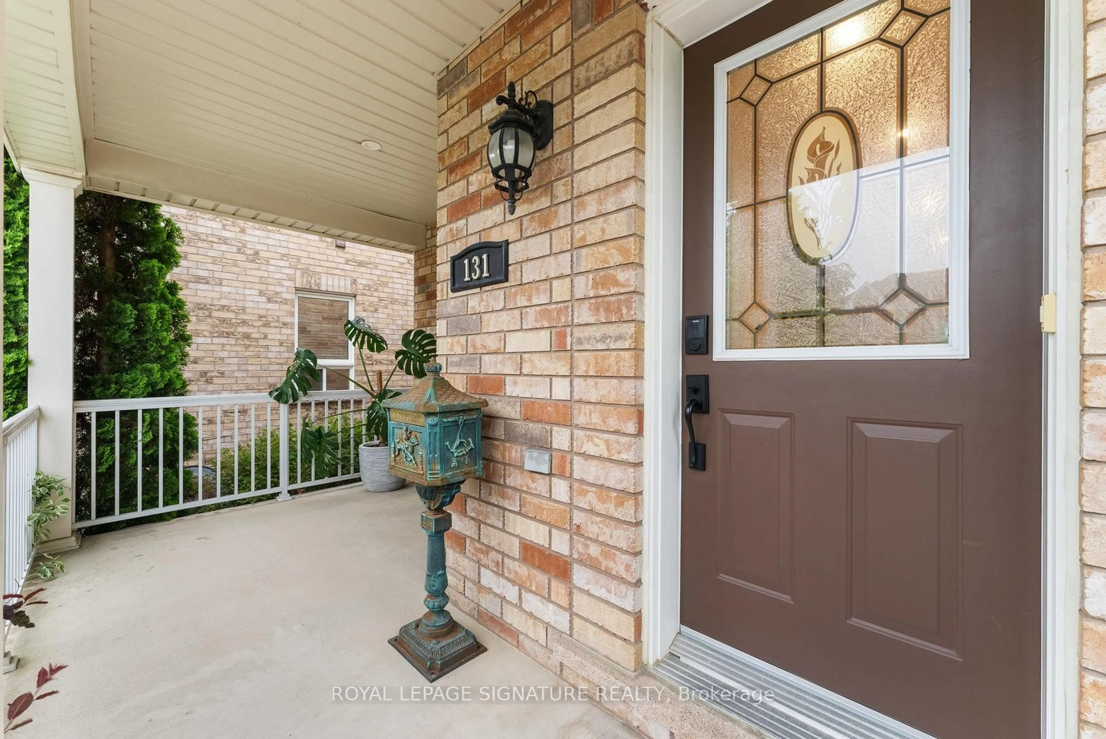 Indoor entryway for 131 Mynden Way, Newmarket Ontario L3X 3B7