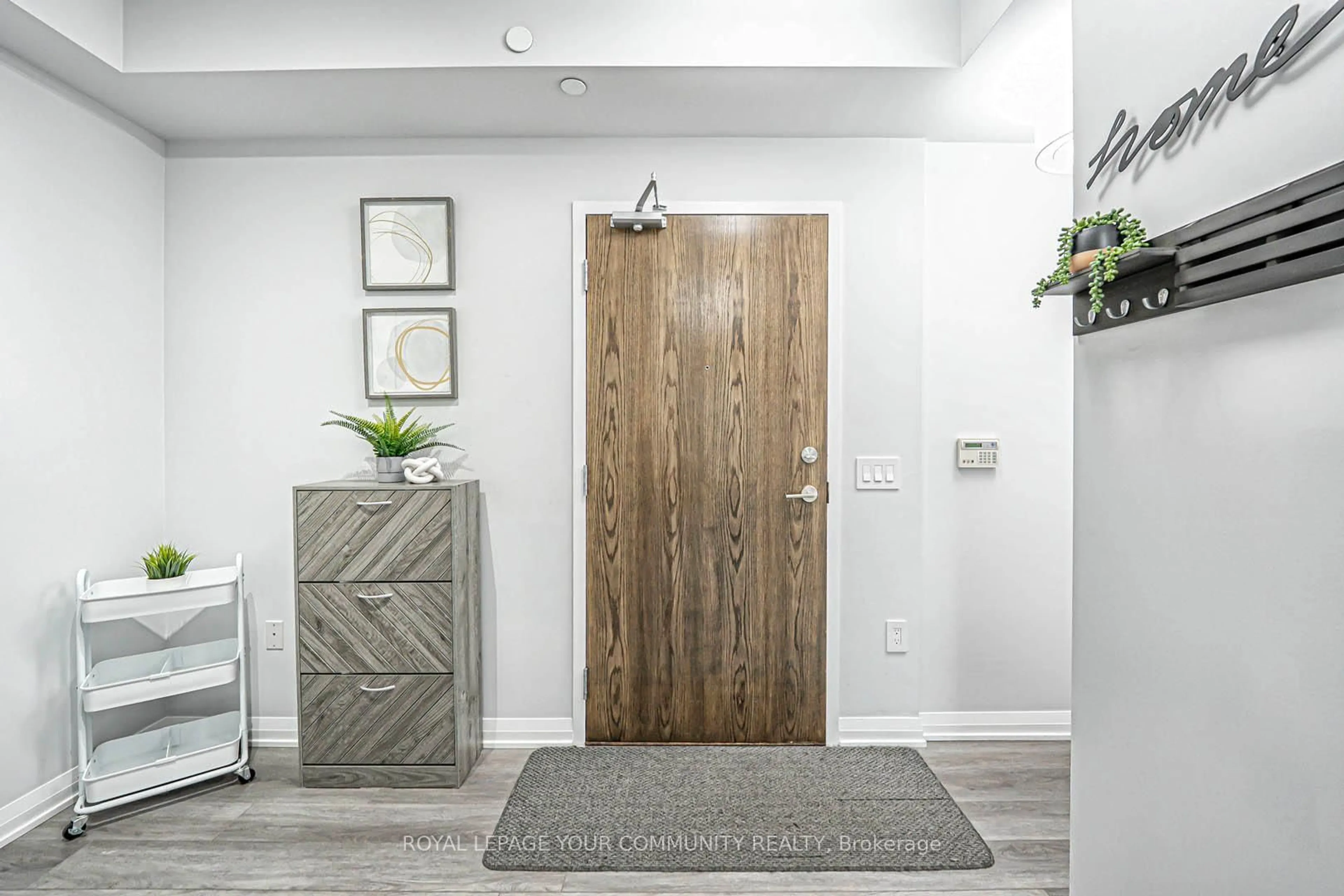 Indoor entryway for 99 EAGLE ROCK Way #206, Vaughan Ontario L6A 5A7