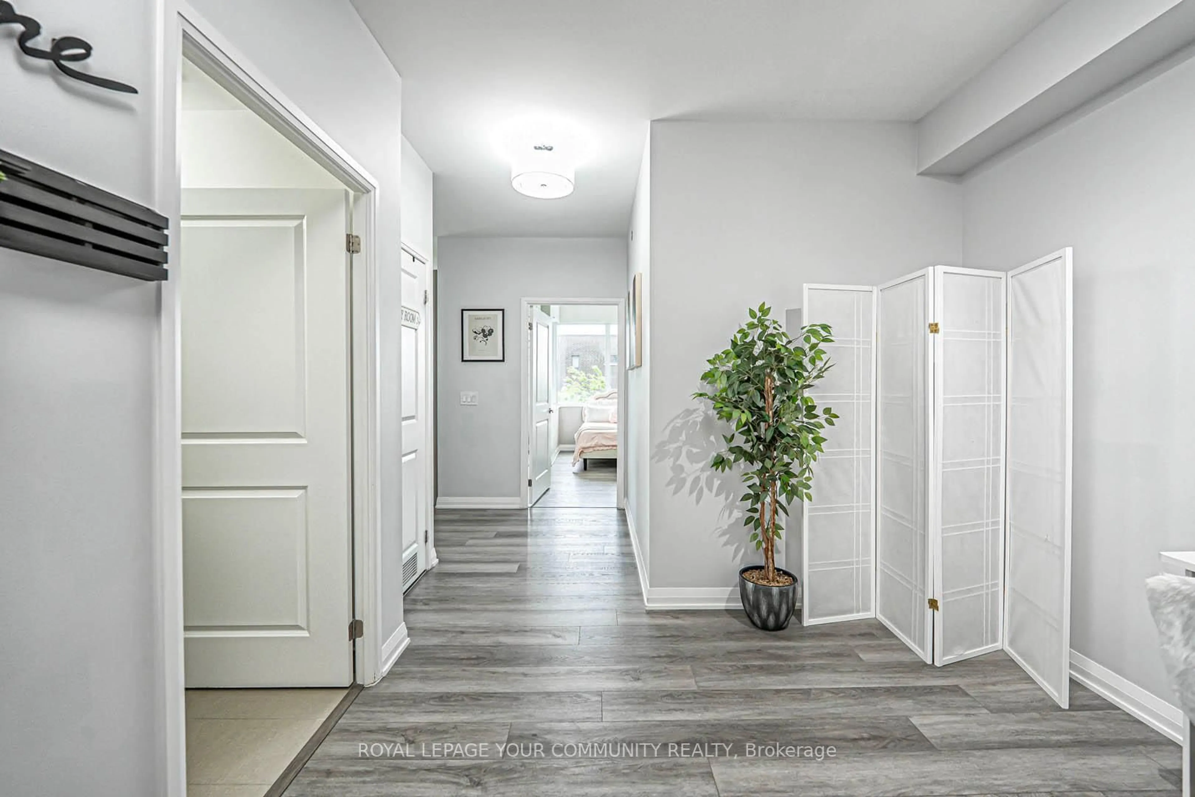 Indoor entryway for 99 EAGLE ROCK Way #206, Vaughan Ontario L6A 5A7