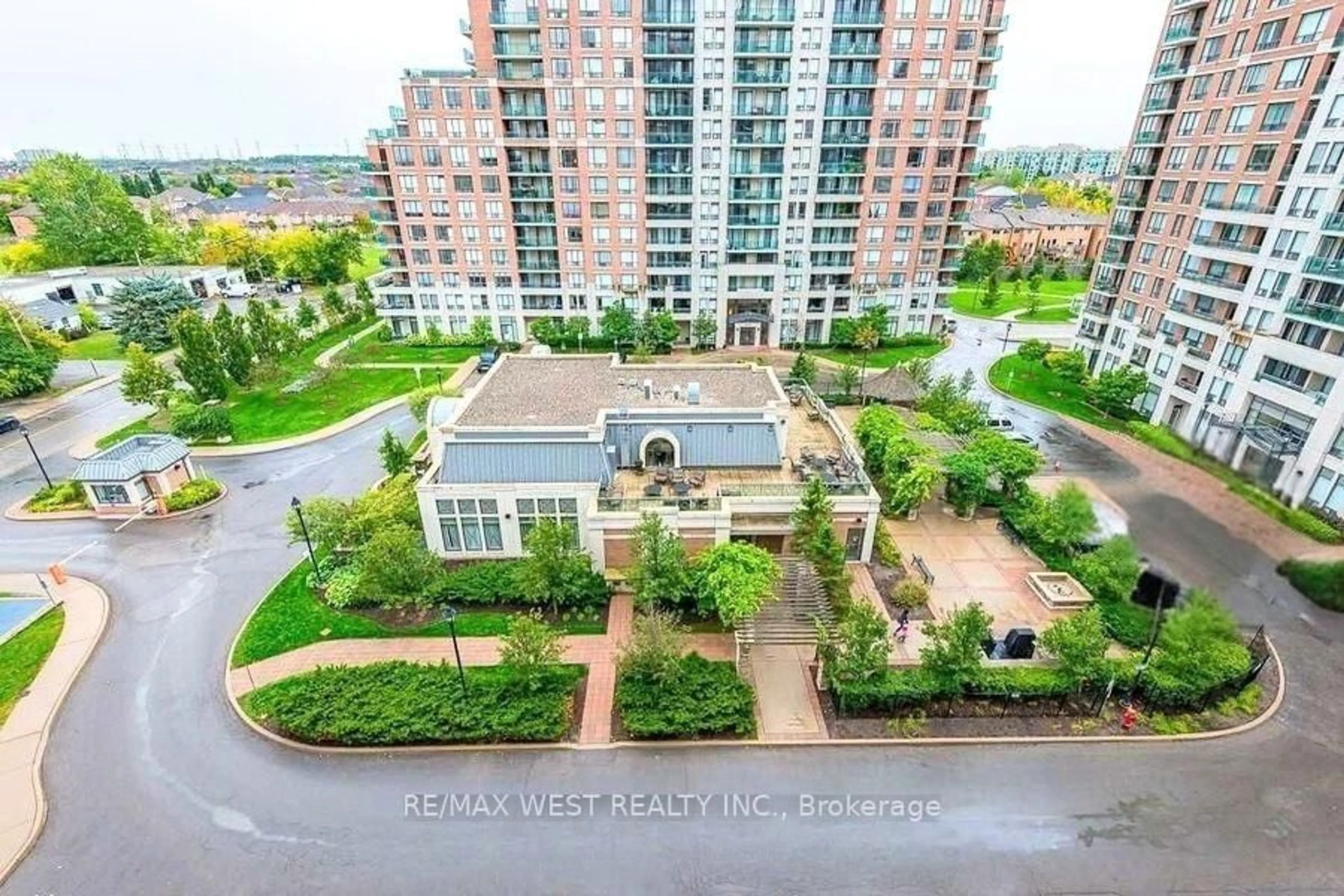 A pic from outside/outdoor area/front of a property/back of a property/a pic from drone, city buildings view from balcony for 350 Red Maple Rd #802, Richmond Hill Ontario L4C 0T5