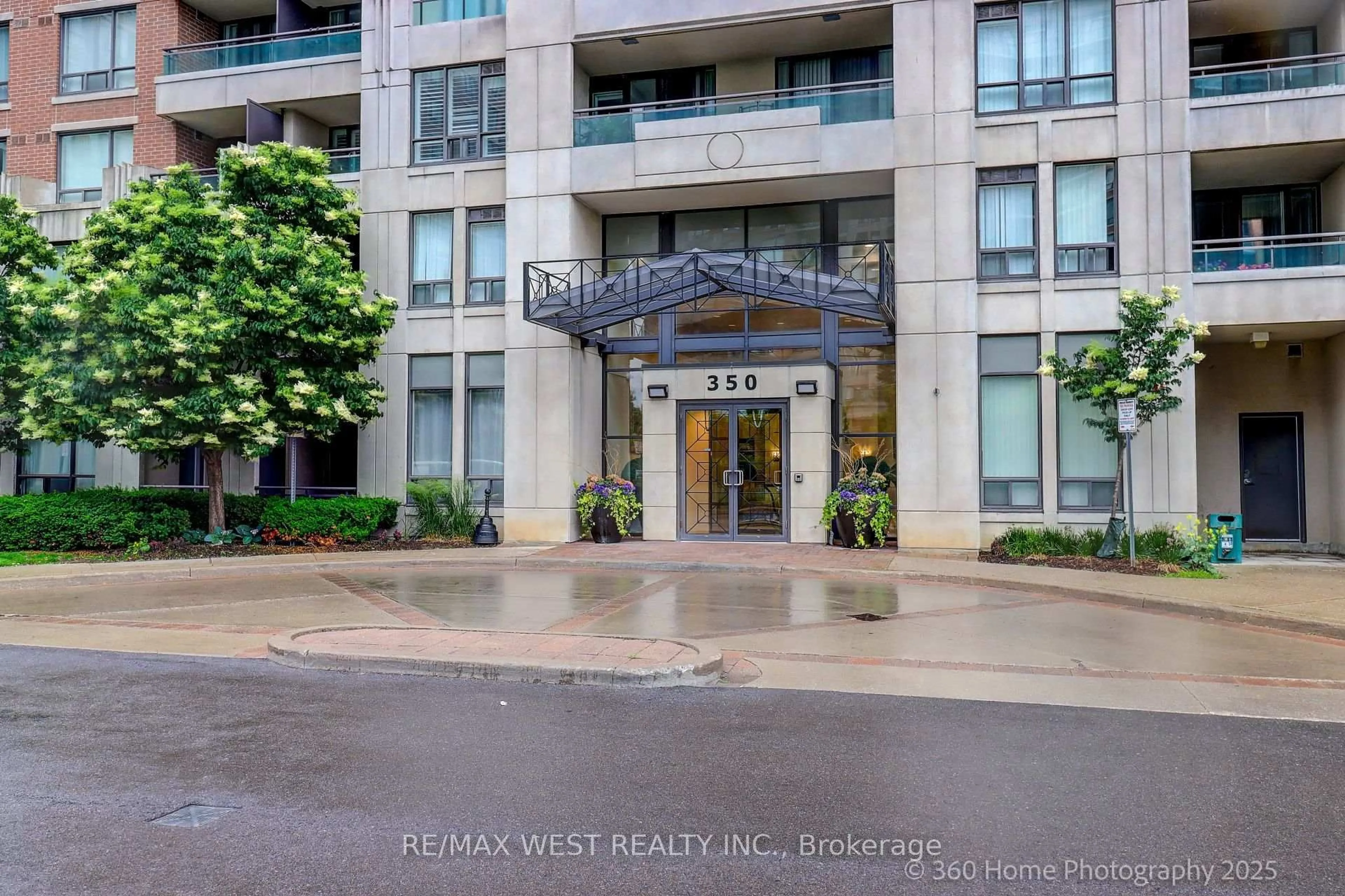 Indoor entryway for 350 Red Maple Rd #802, Richmond Hill Ontario L4C 0T5