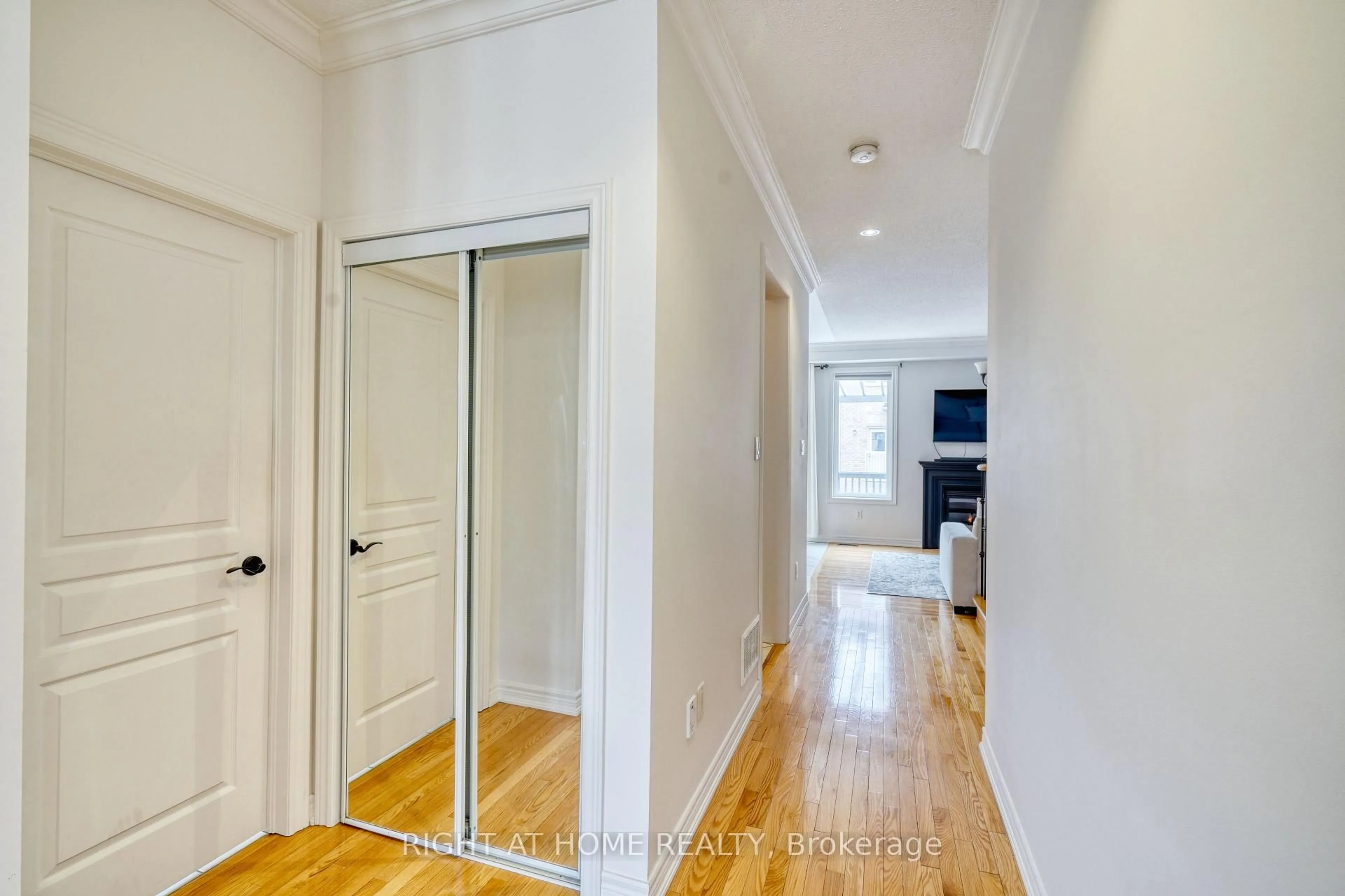 Indoor entryway for 20 Seiffer Cres, Richmond Hill Ontario L4E 0J1