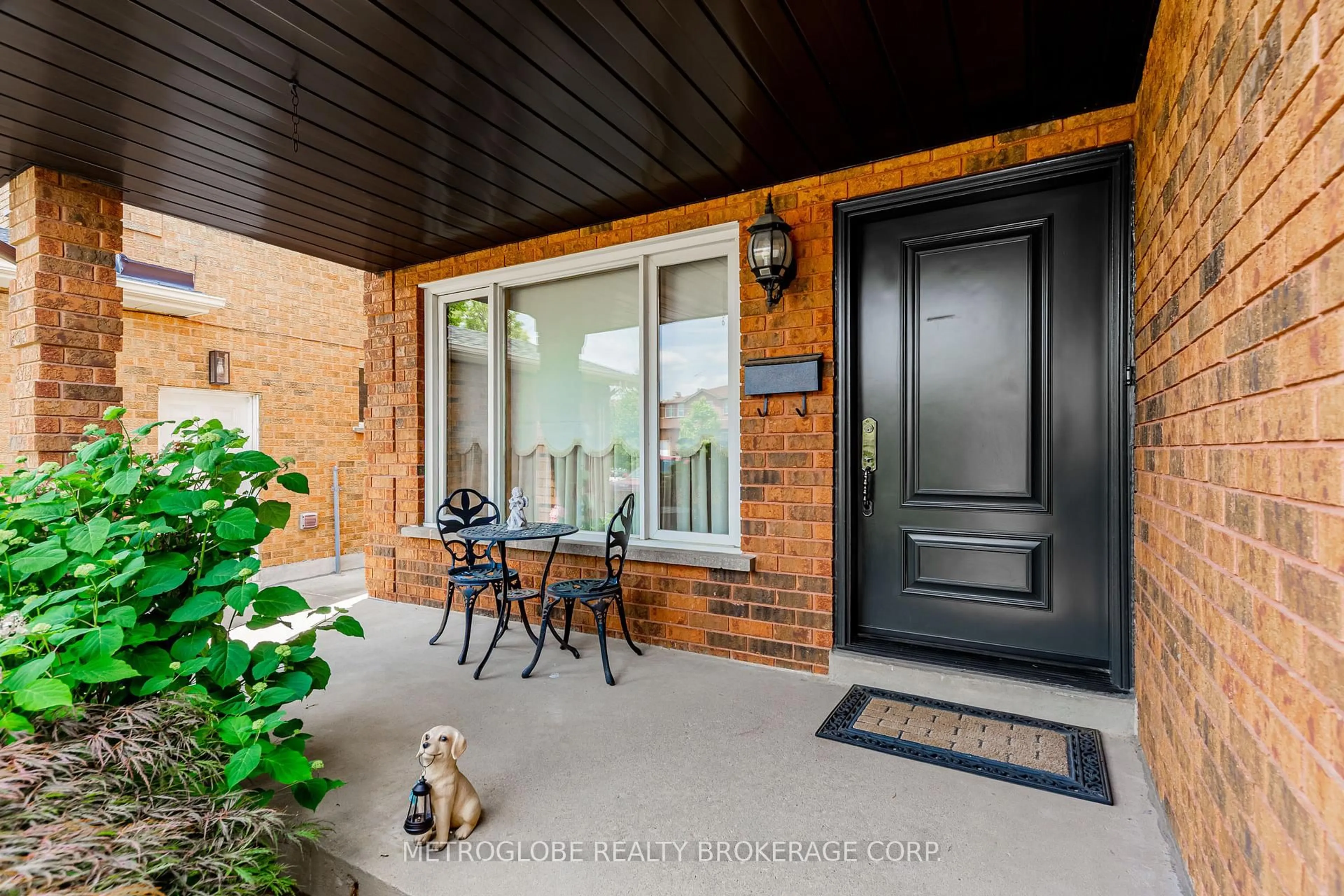 Indoor entryway for 411 Forest Dr, Vaughan Ontario L4L 6M9