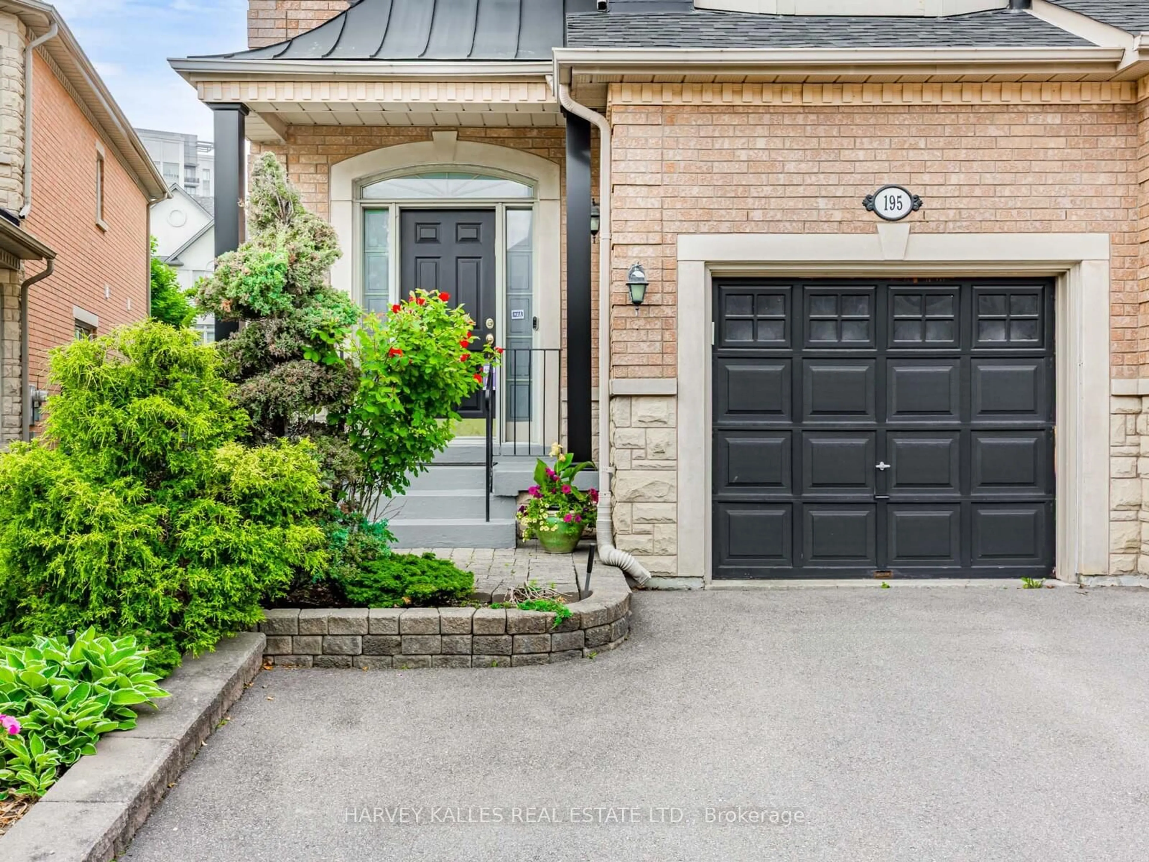Home with brick exterior material, street for 195 Kingsbridge Circ, Vaughan Ontario L4J 8N9