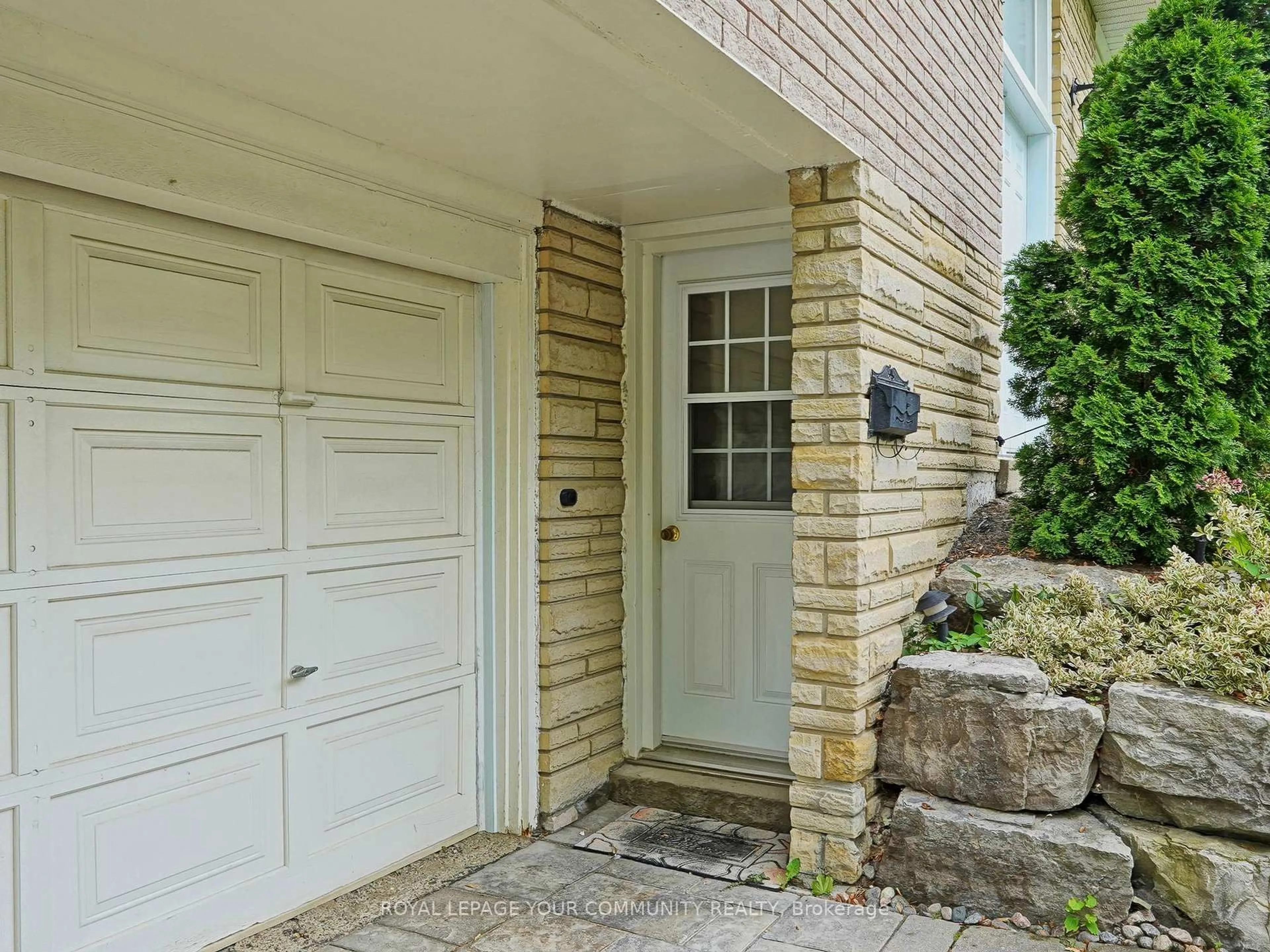 Indoor entryway for 45 Squire Baker's Lane, Markham Ontario L3P 3G8