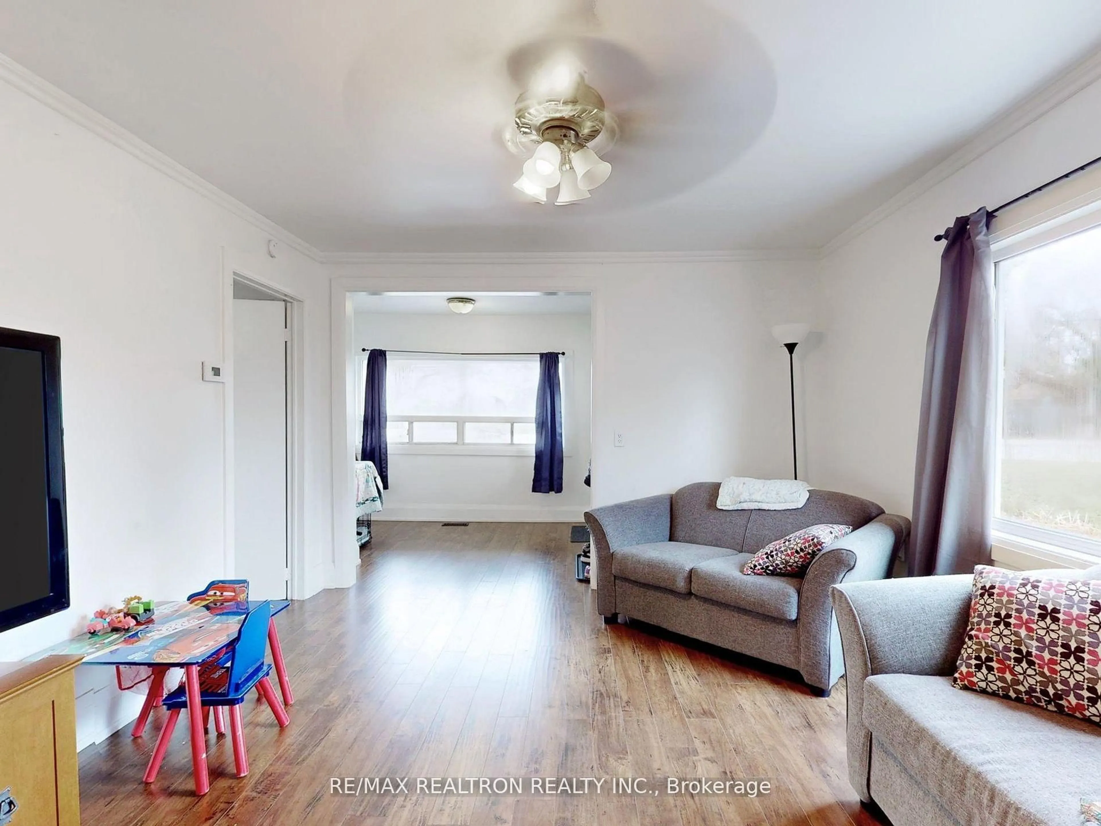 Living room with furniture, wood/laminate floor for 156 The Queensway St, Georgina Ontario L4P 2A2