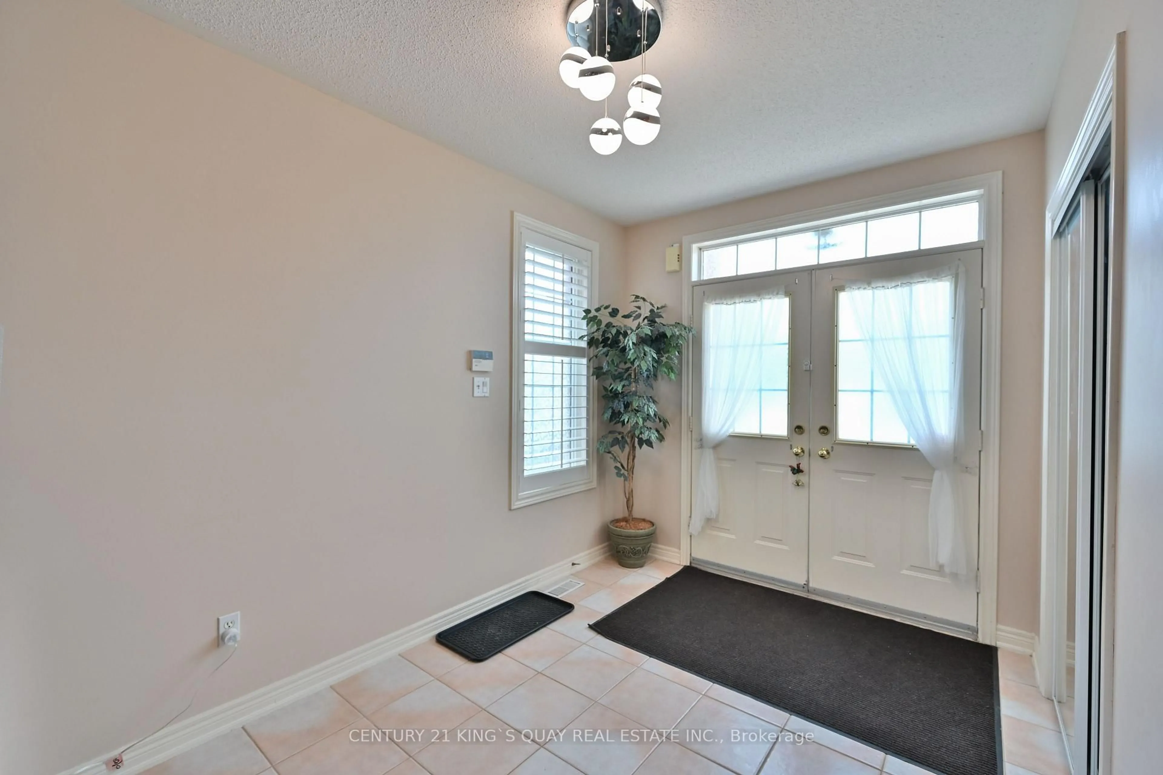 Indoor entryway for 12 Princeton Ave, Richmond Hill Ontario L4S 2E2