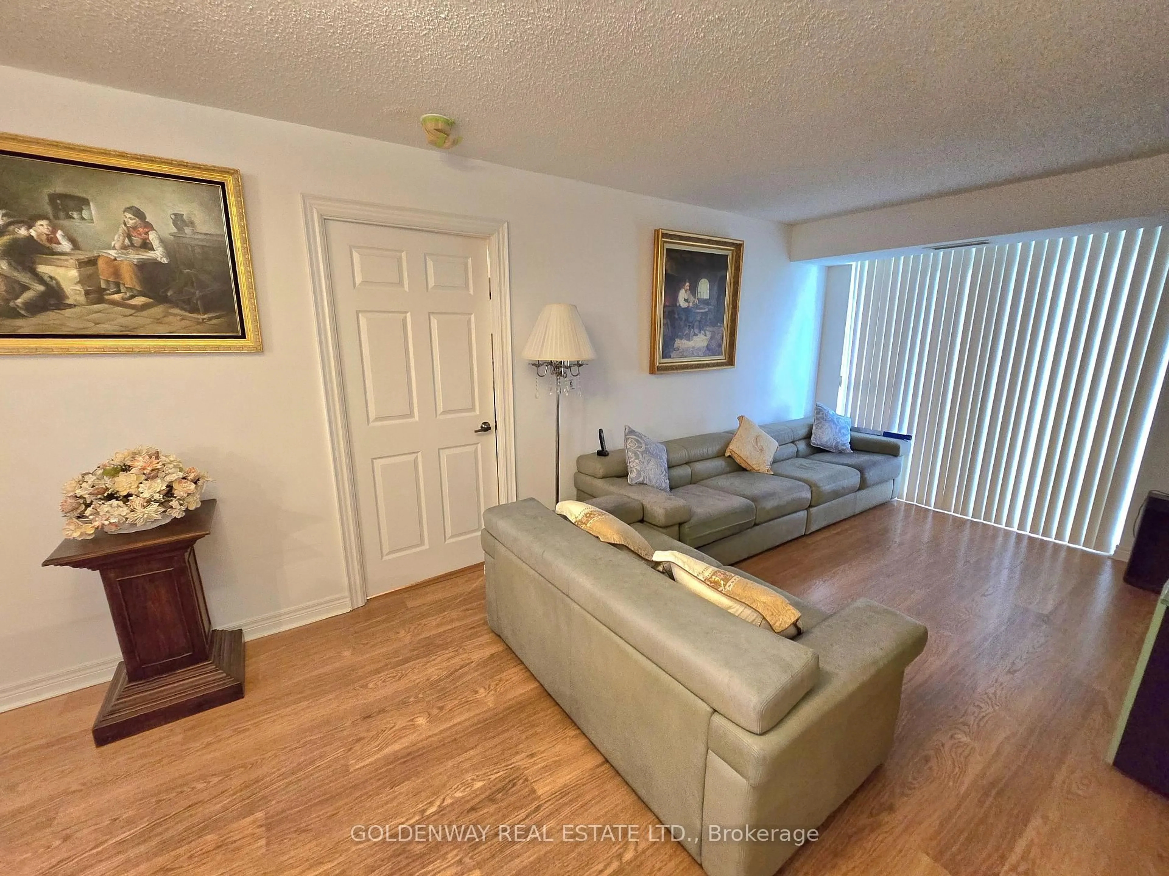 Living room with furniture, unknown for 33 Cox Blvd #821, Markham Ontario L3R 8A6