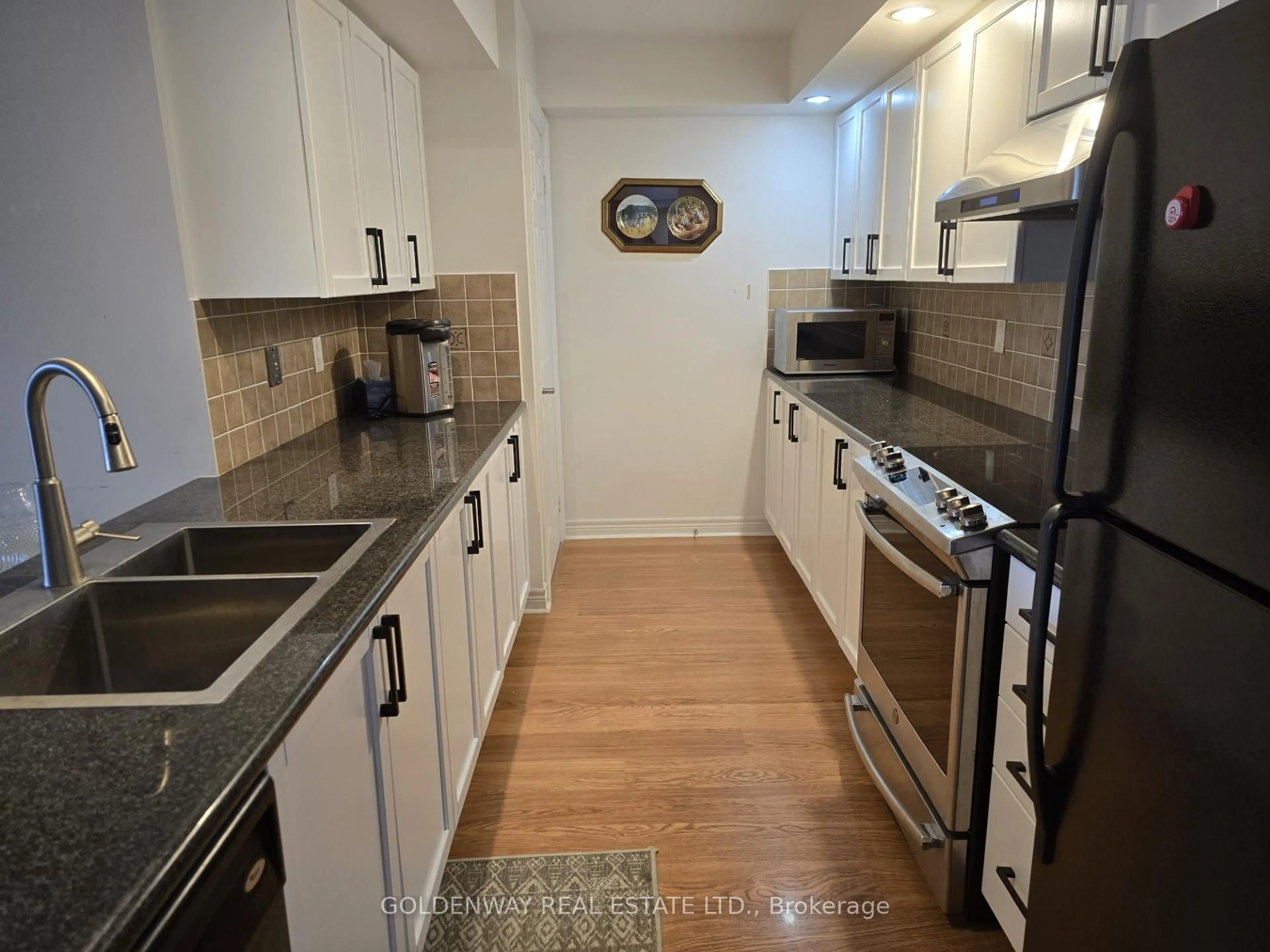 Standard kitchen, unknown for 33 Cox Blvd #821, Markham Ontario L3R 8A6