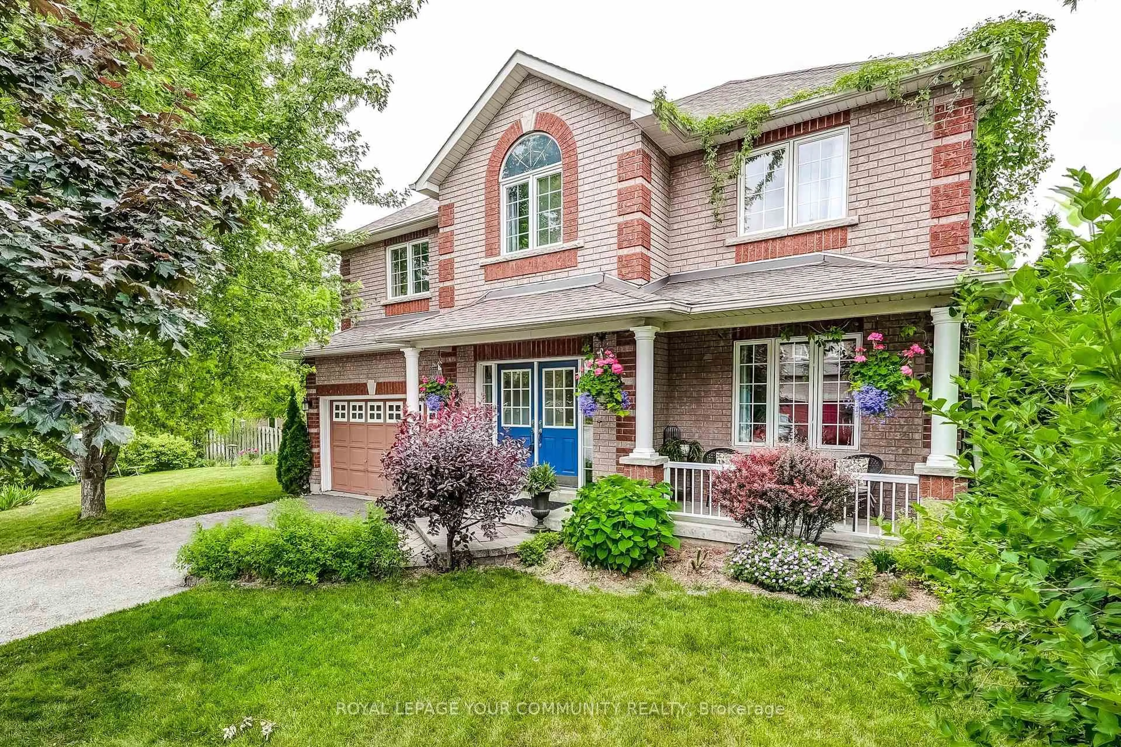 Home with brick exterior material, street for 8 Willoway, Whitchurch-Stouffville Ontario L4A 5E1