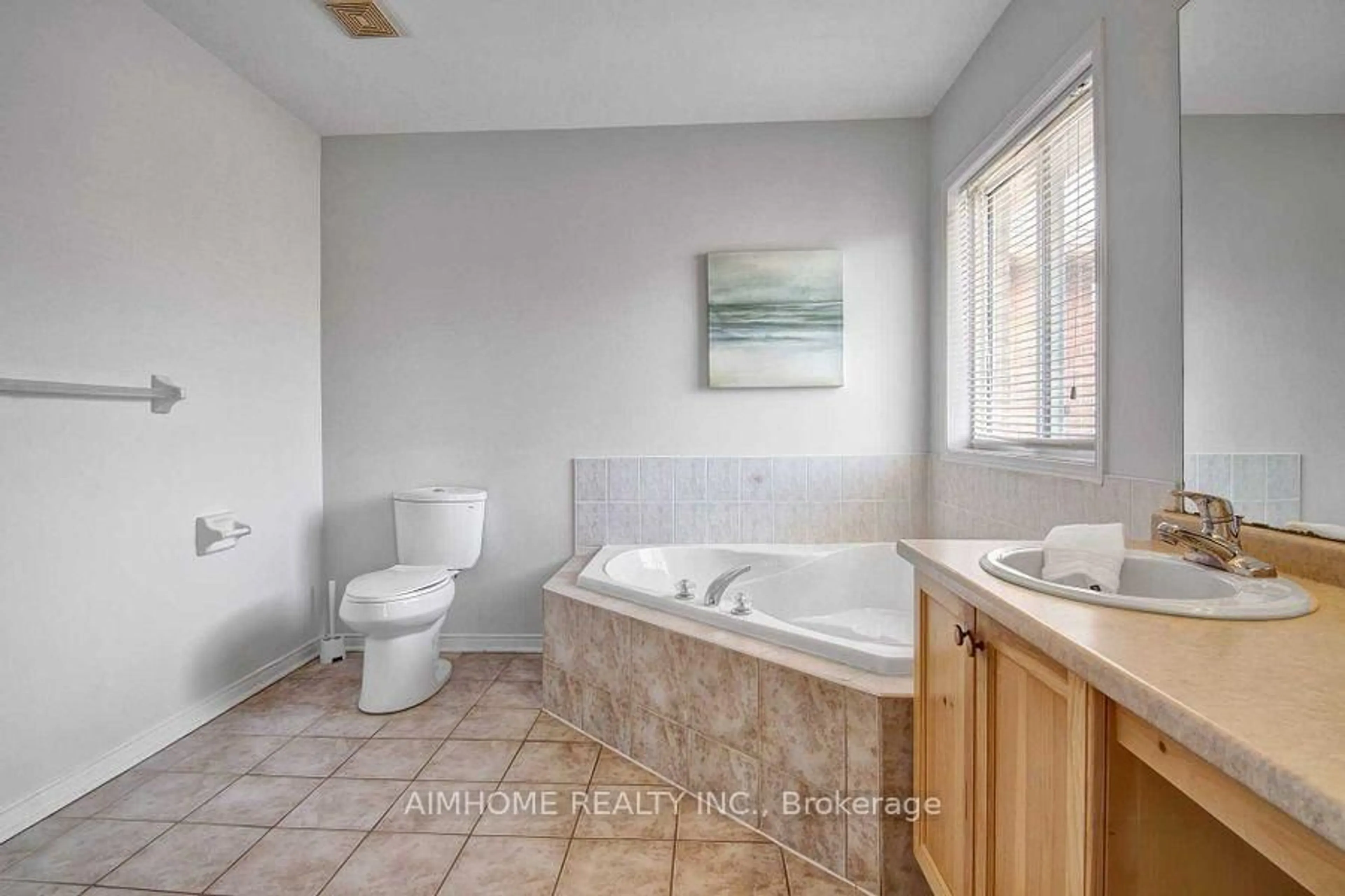 Standard bathroom, ceramic/tile floor for 51 Crawford St, Markham Ontario L6C 2M3