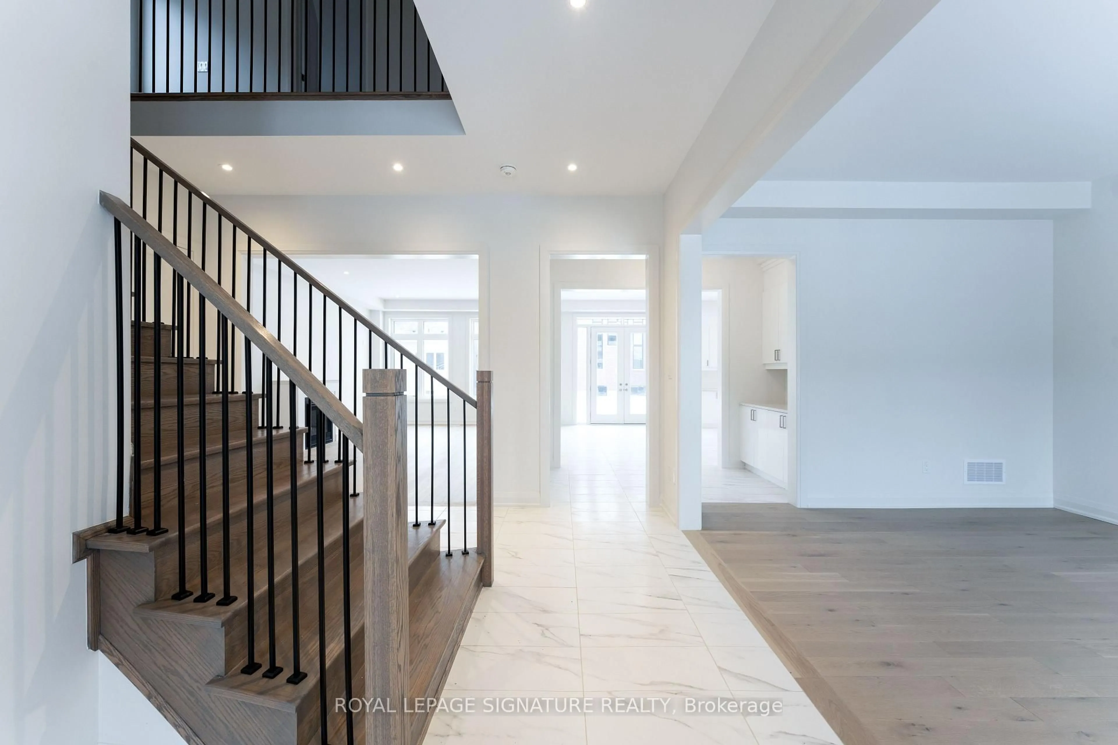 Indoor foyer for 9 Mayflower Gdns, Adjala-Tosorontio Ontario L0G 1W0