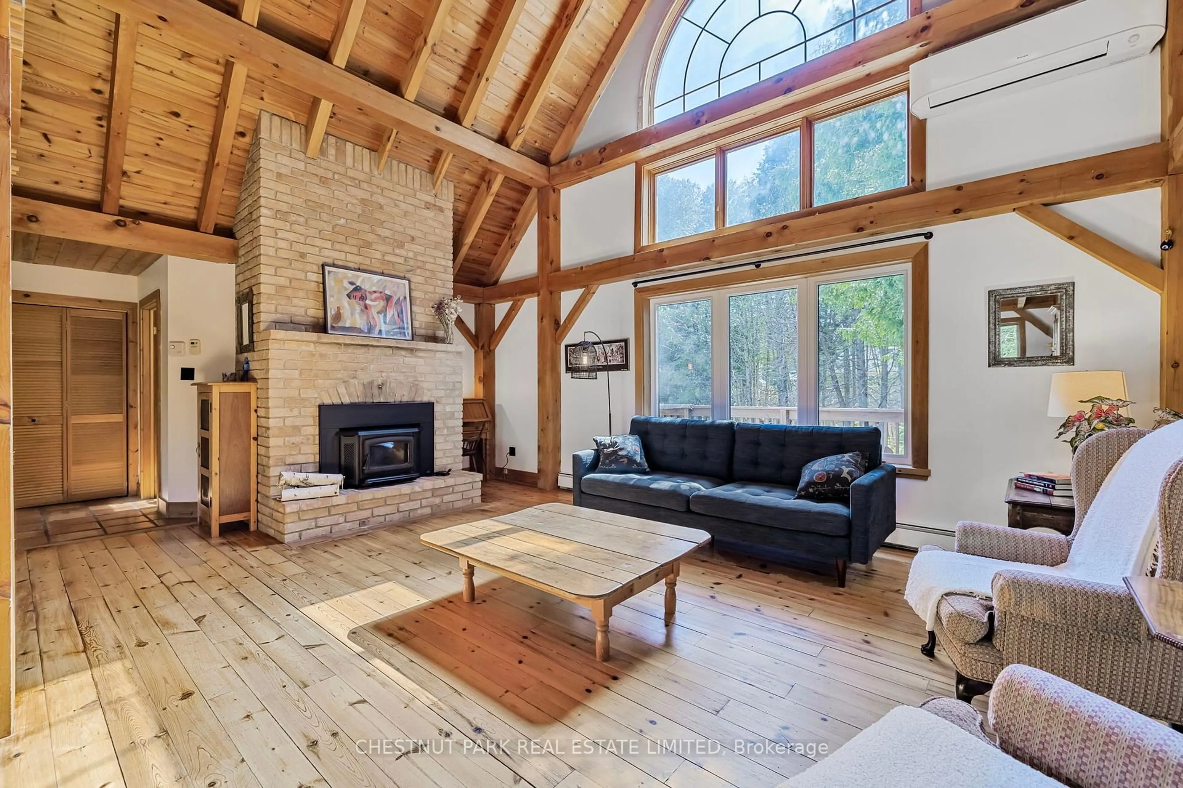Living room with furniture, unknown for 18 Minonen Rd, Georgina Ontario L0C 1L0