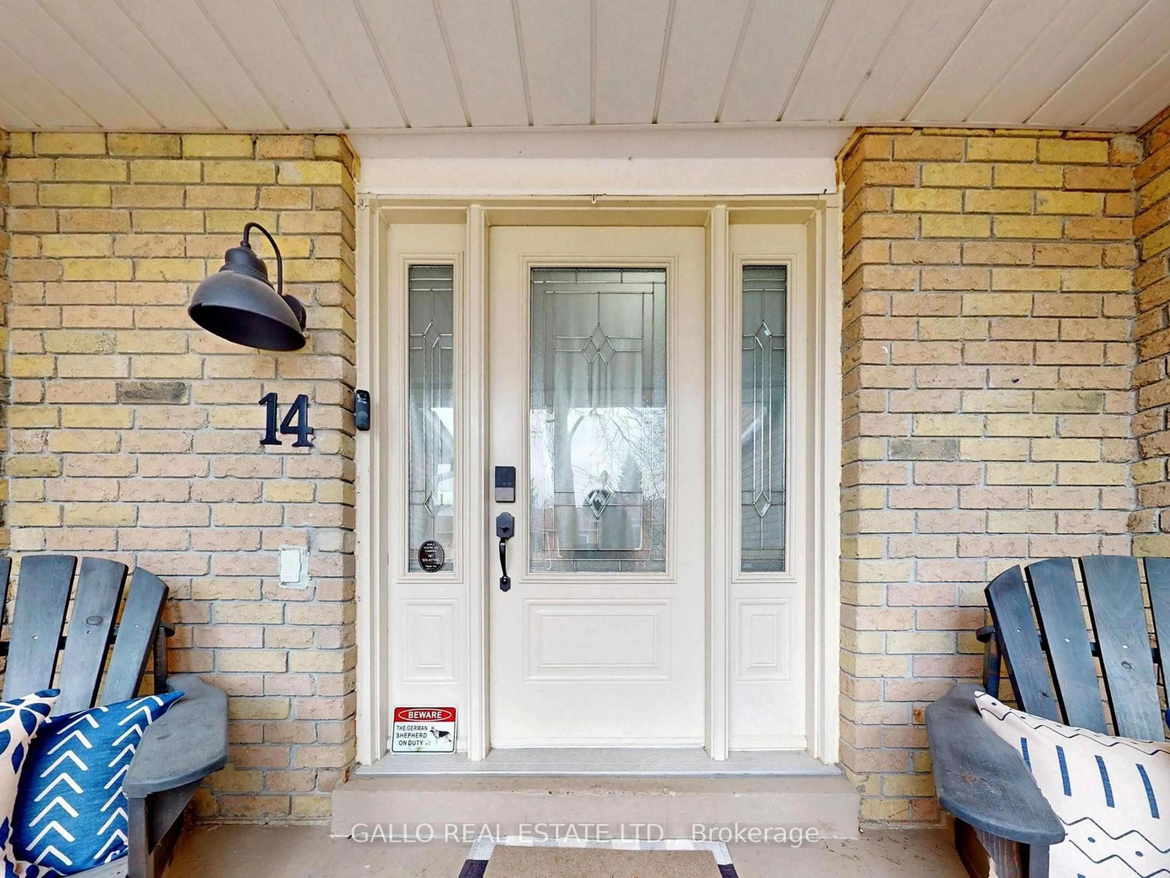 Indoor entryway for 14 Adams Crt #14, Uxbridge Ontario L9P 1G2