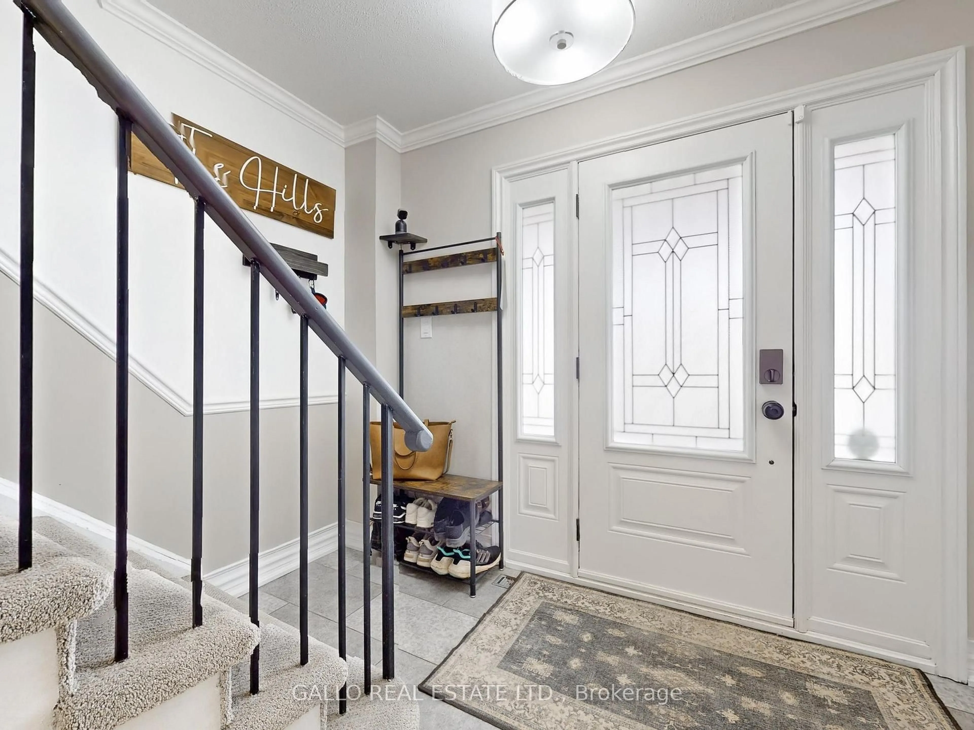 Indoor entryway for 14 Adams Crt #14, Uxbridge Ontario L9P 1G2