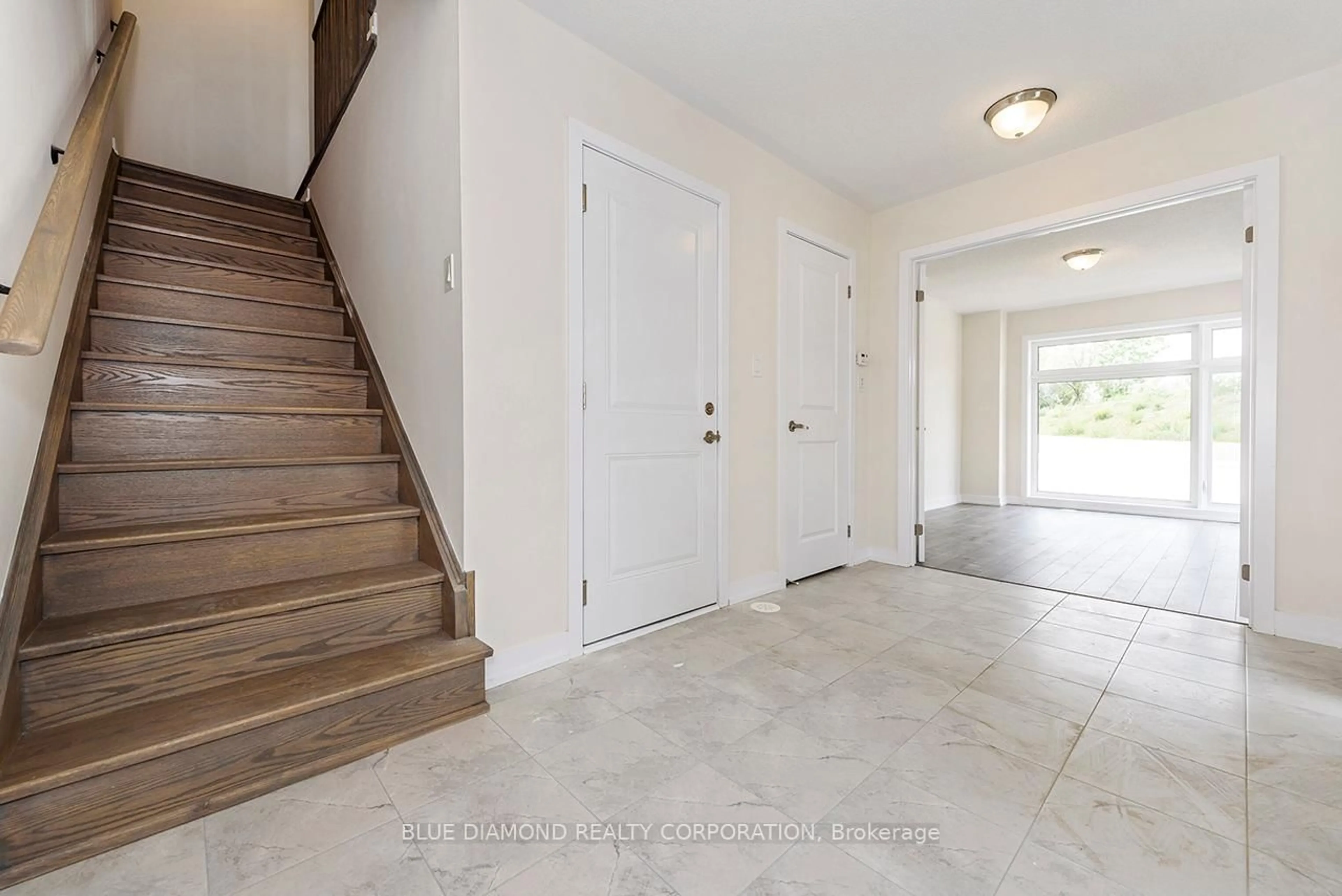 Indoor entryway for 49 Kintall Way, Vaughan Ontario L4L 9A7
