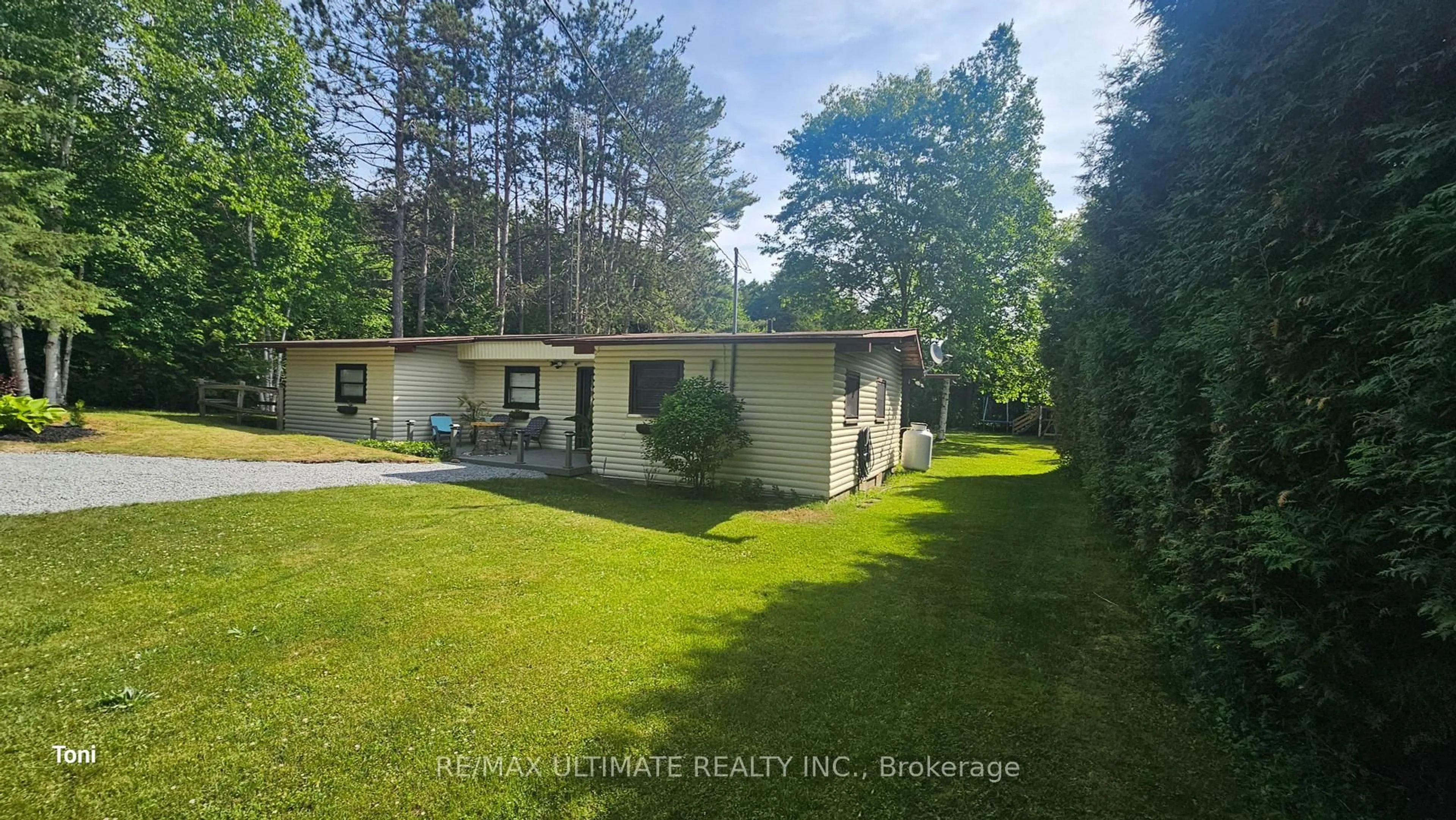 A pic from outside/outdoor area/front of a property/back of a property/a pic from drone, unknown for 57 Linda Rd, Georgina Ontario L0C 1L0